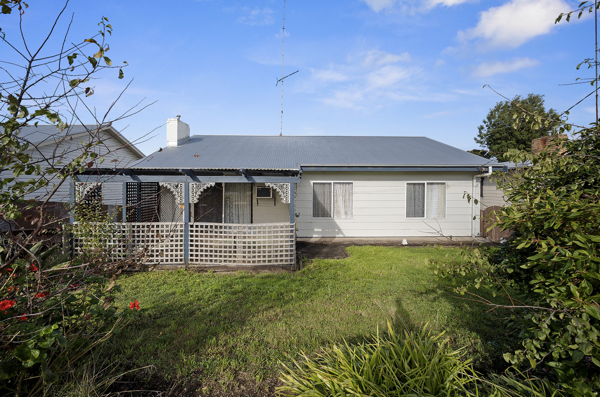 6 CHARLES STREET, Hamilton VIC 3300 - Image 2