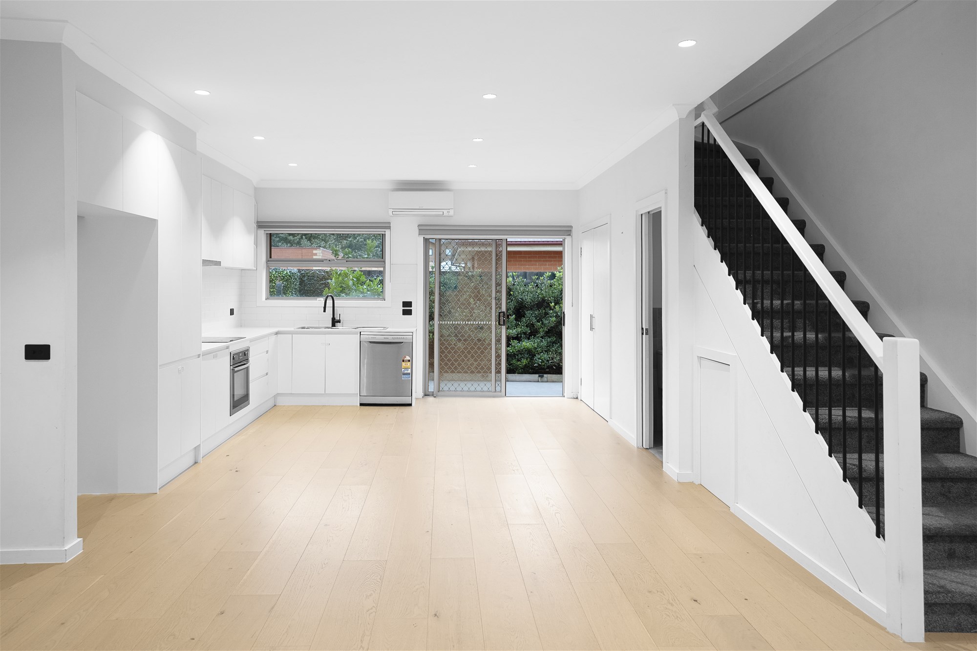 2 14 PLEASANT ROAD, THOMASTOWN VIC 3074 - Image 5
