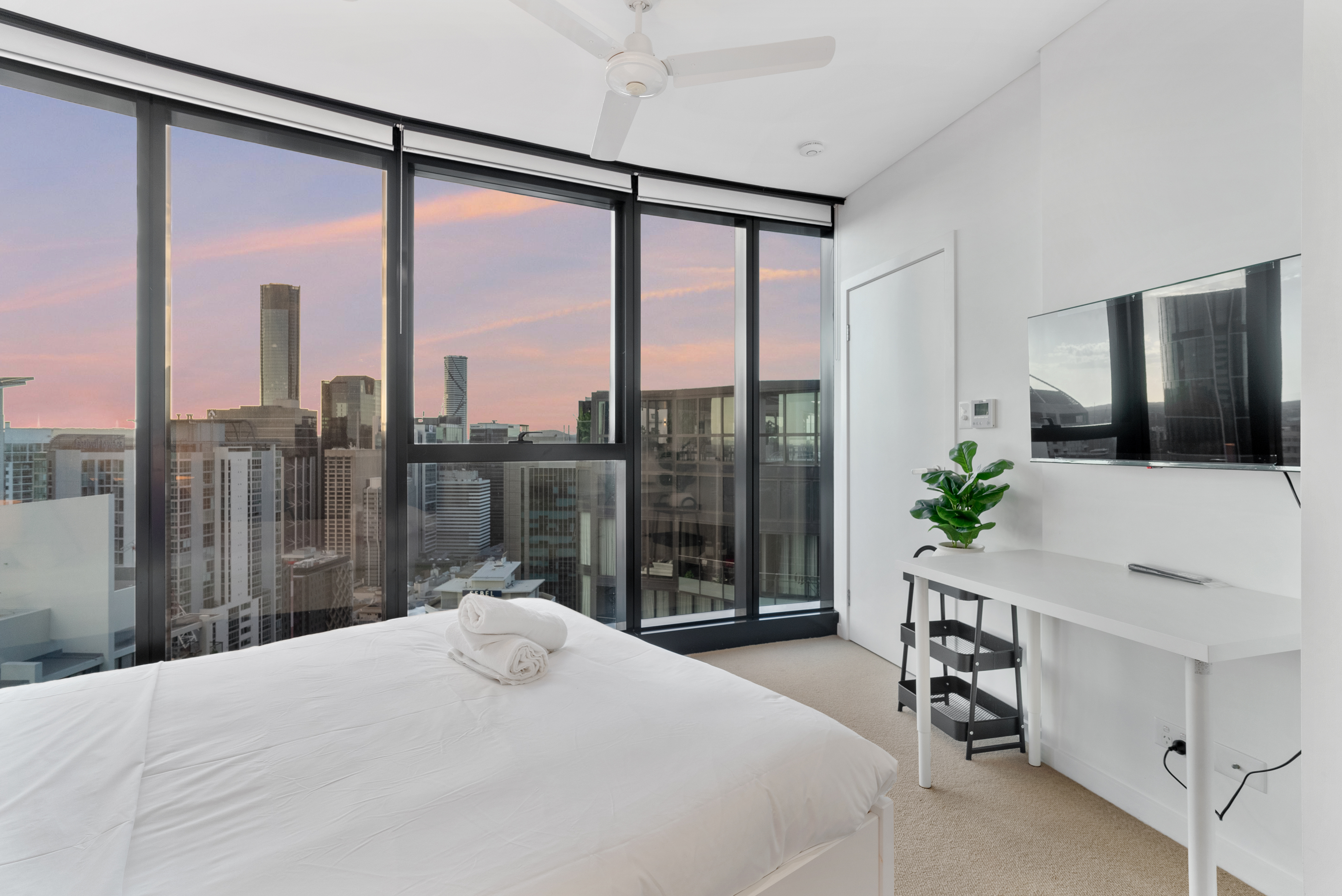 3-bedroom unit at APARTMENT 4305 222 MARGARET STREET, BRISBANE CITY QLD 4000, Brisbane, Queensland