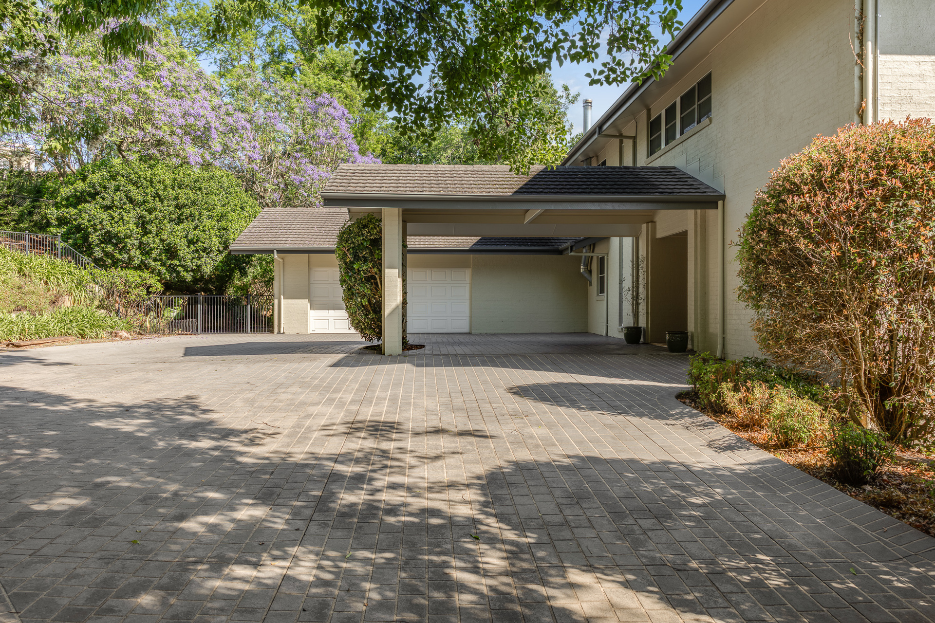 7-bedroom house at 7 Curzon Street, Mount Lofty, QLD 4350, , Queensland