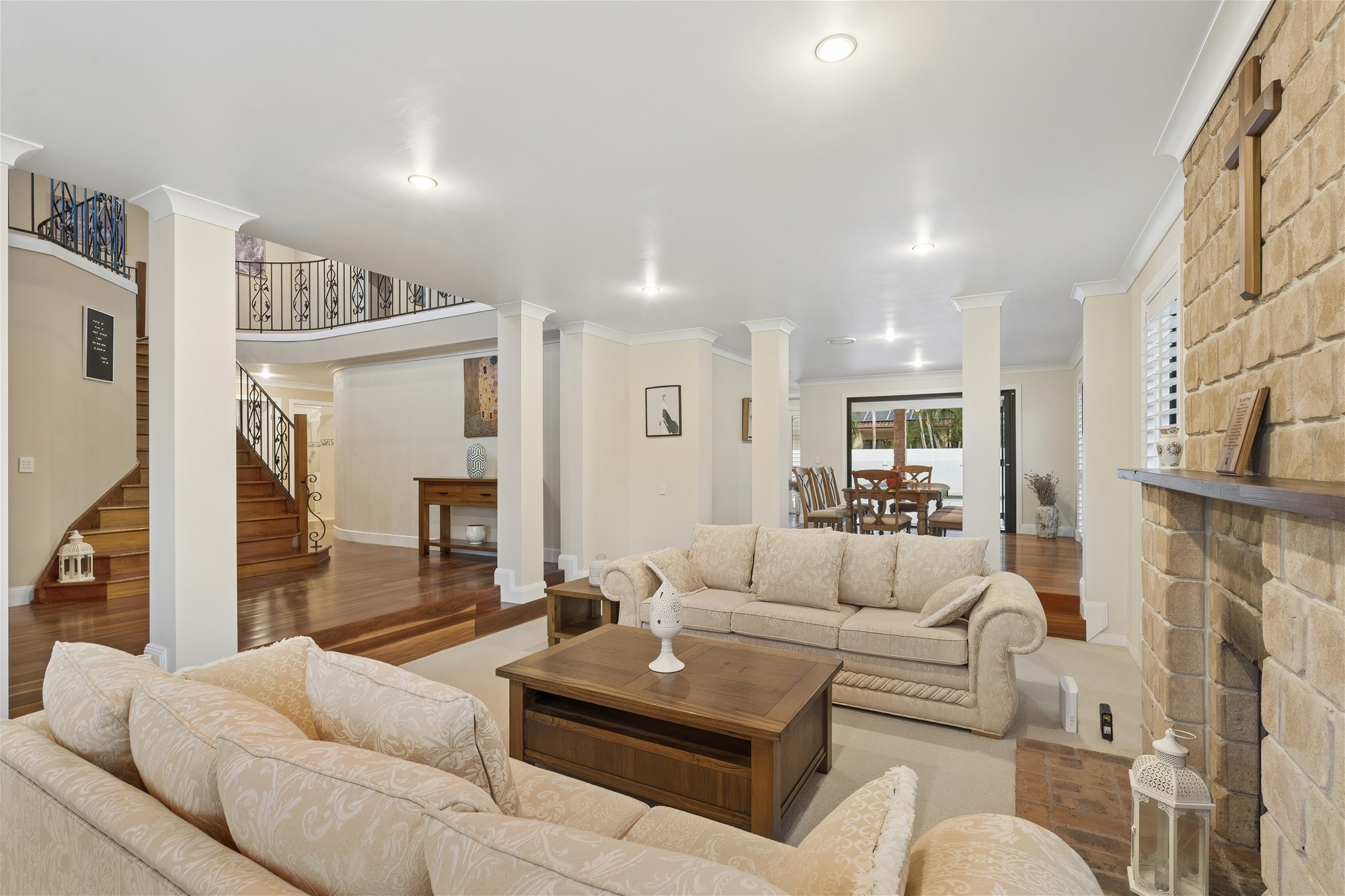 16 REBHOLZ DRIVE, Benowa QLD 4217 - Image 7