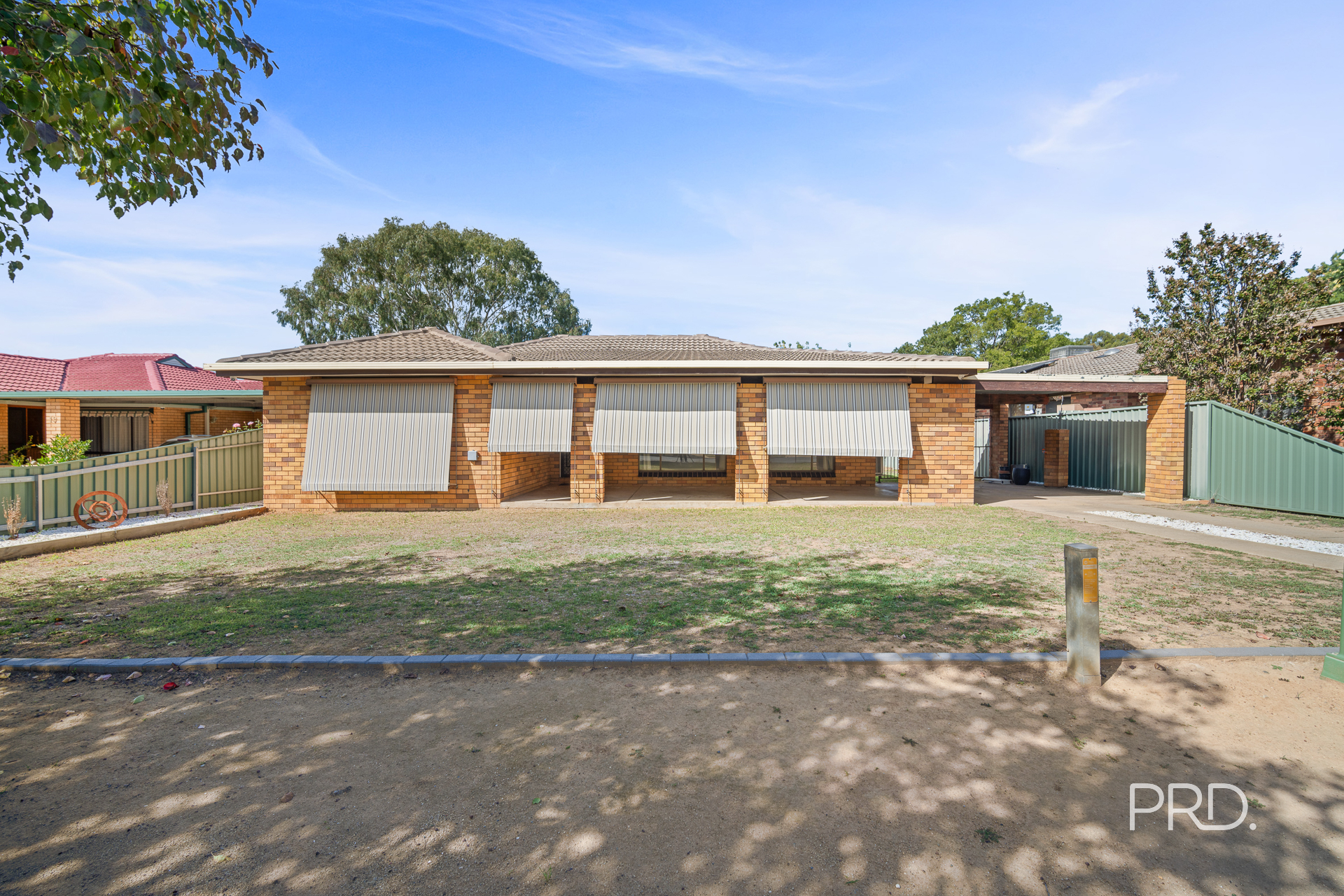 21 Pinaroo Drive, Glenfield Park, NSW 2650 - Image 1