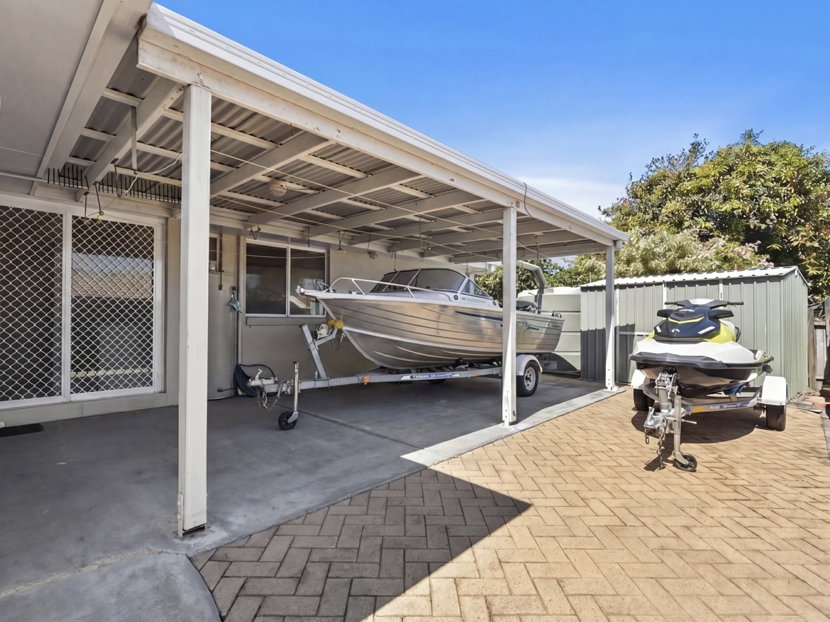 8 TREVALLY PLACE, Sandstone Point QLD 4511 - Image 7