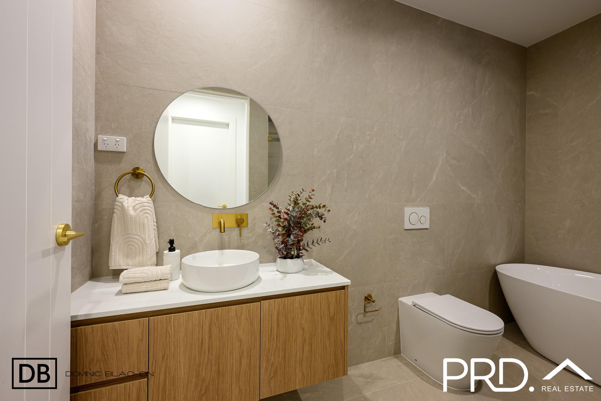 5-bedroom house at 10 Eileen Street, Picnic Point, NSW 2213, Canterbury-Bankstown, New South Wales