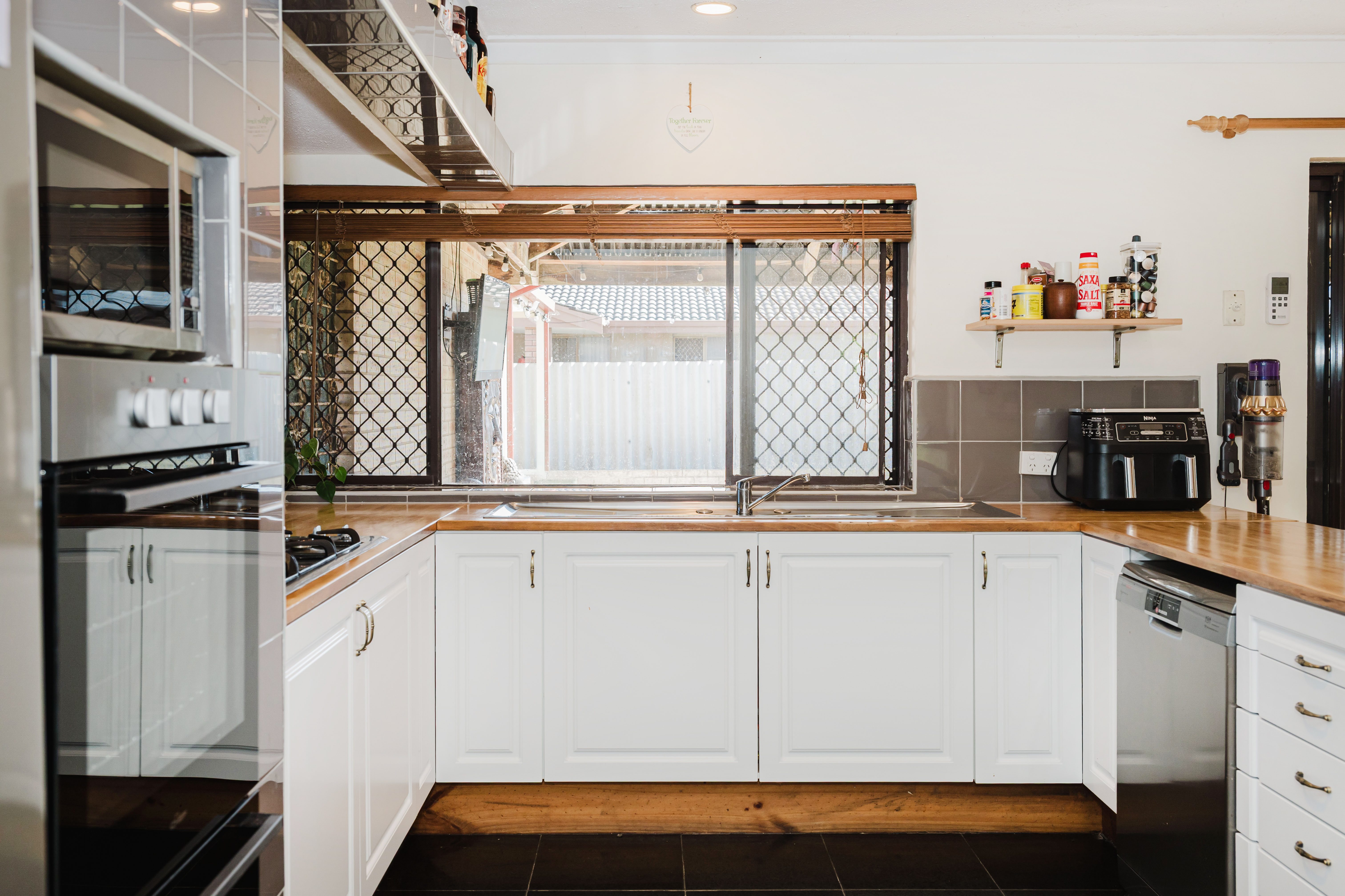 36 HOLCOMBE ROAD, Warnbro WA 6169 - Image 10