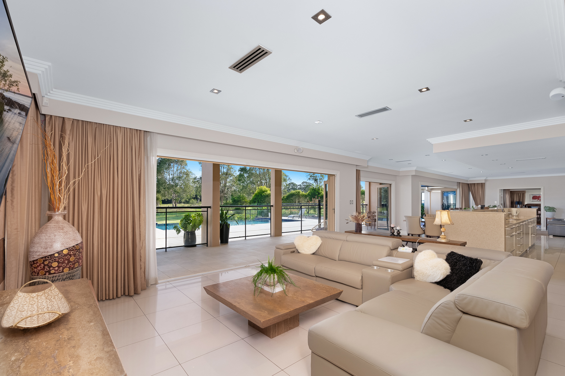 6-bedroom house at 38 PORTRUSH CRESCENT, Luddenham NSW 2745, Liverpool, New South Wales