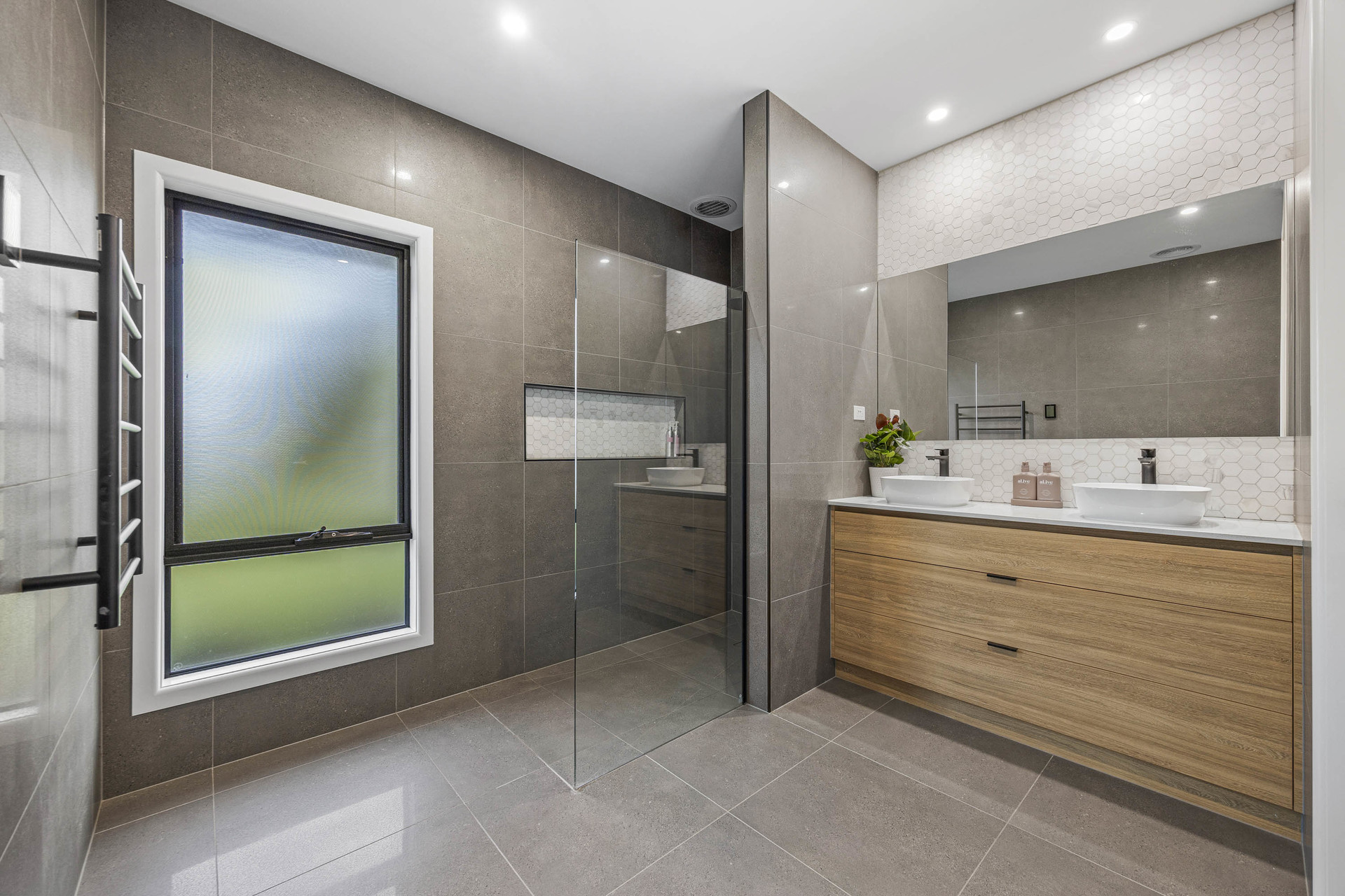 5-bedroom house at 5 WENDES PLACE, Warrenheip VIC 3352, Ballarat, Victoria