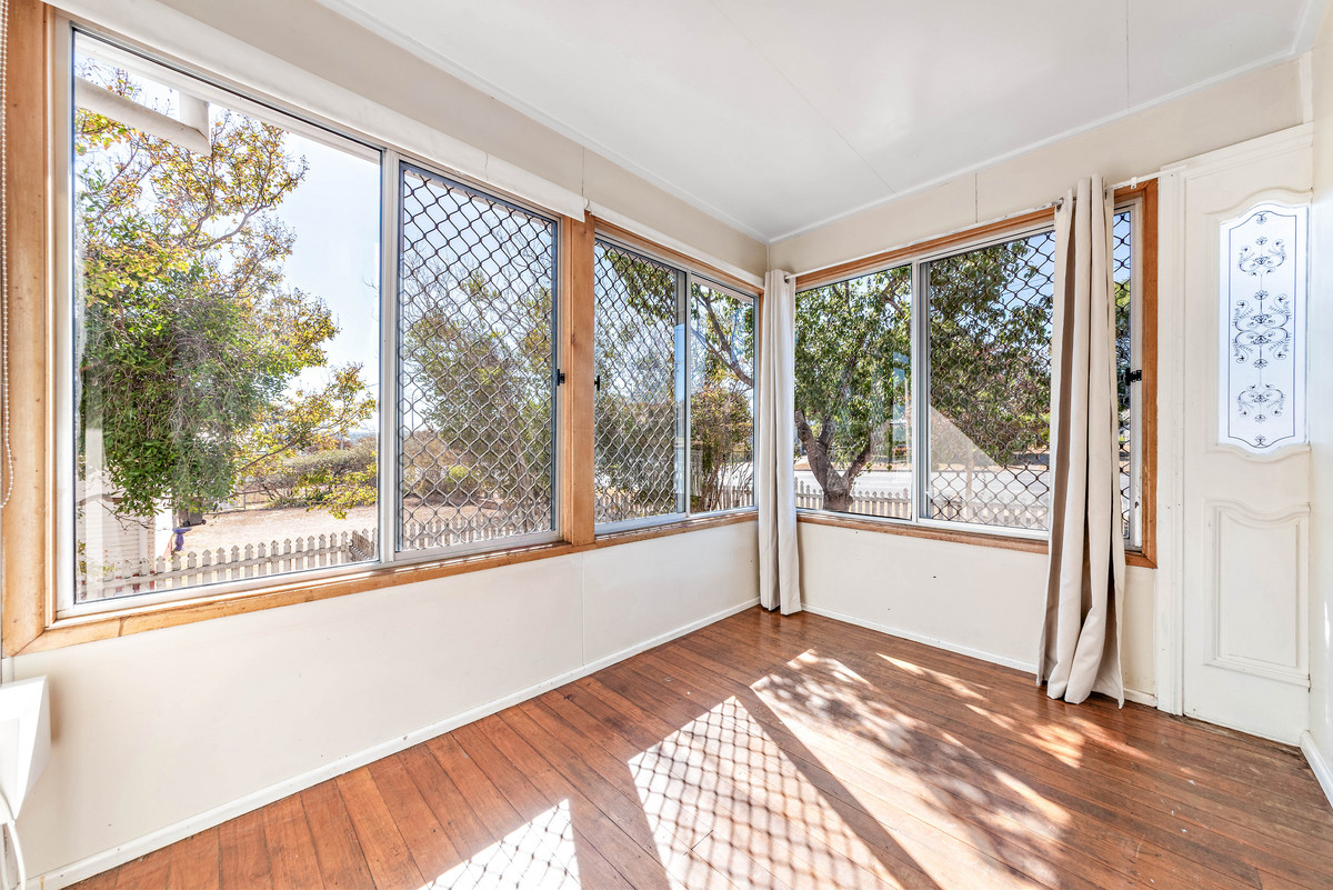 4-bedroom house at 9 Wallace Street, Warwick, QLD 4370, Southern Downs, Queensland