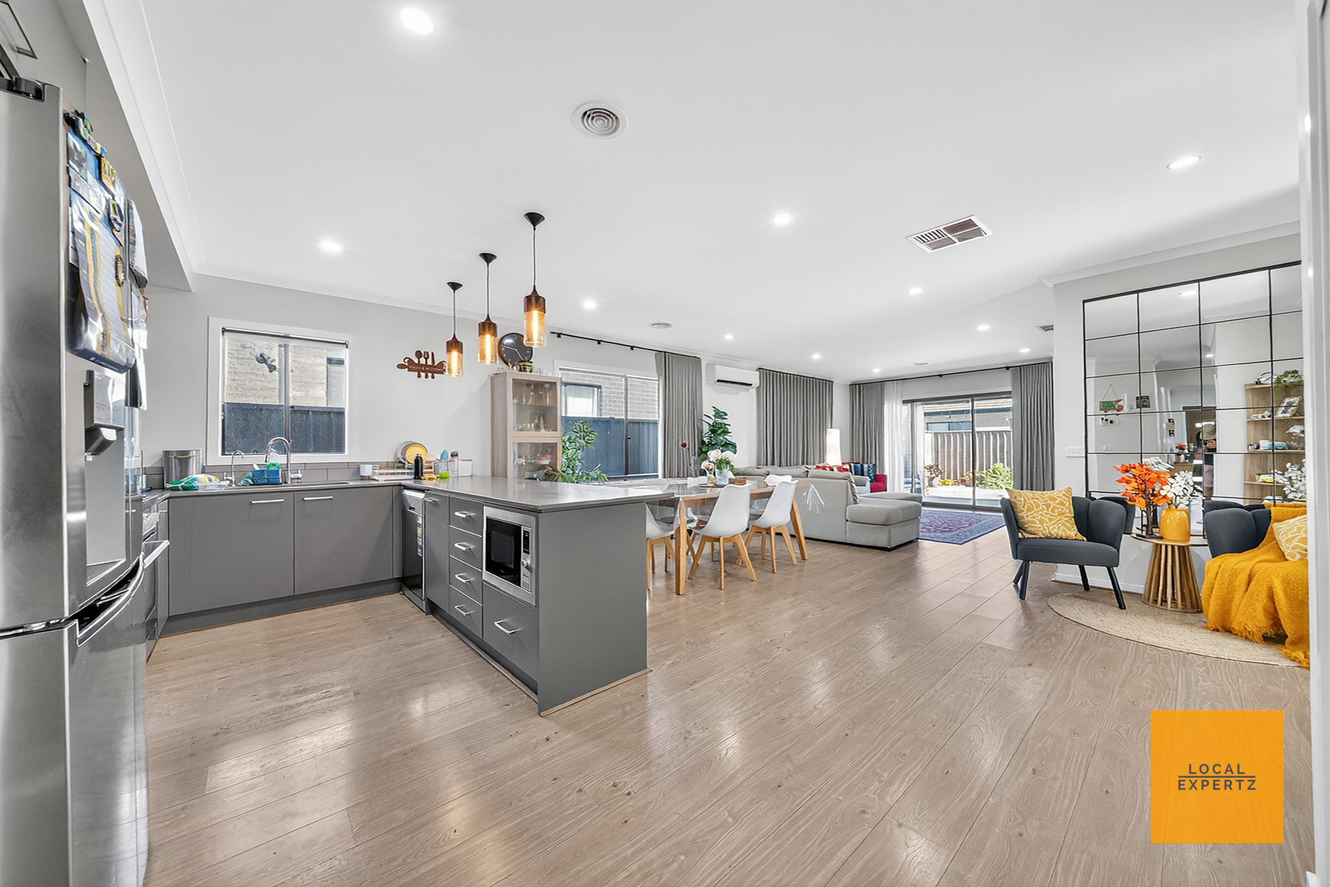 4-bedroom house at 33 WALTON STREET, Melton South VIC 3338, Melton, Victoria