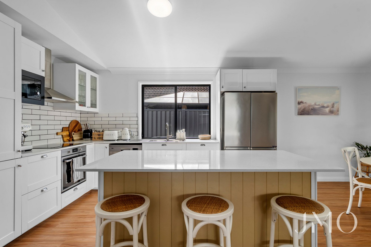 60 SERAFINA DRIVE, Helensvale QLD 4212 - Image 5