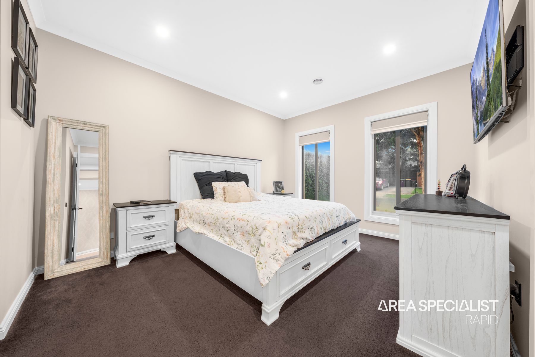 51 Mcewan Drive, Cranbourne East, VIC 3977 - Image 9