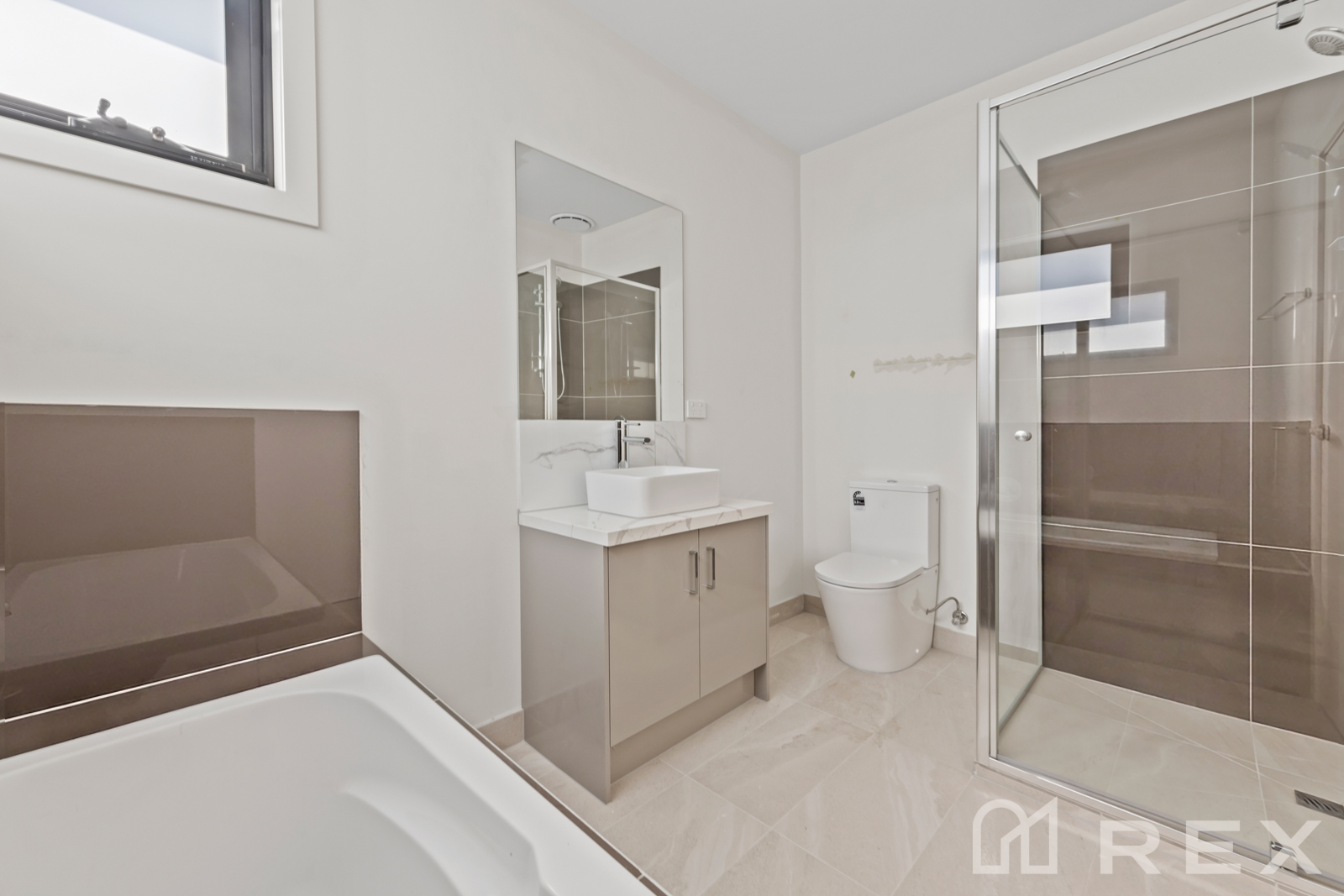 3-bedroom unit at 9 Shan Place, Hampton Park, VIC 3976, Casey, Victoria