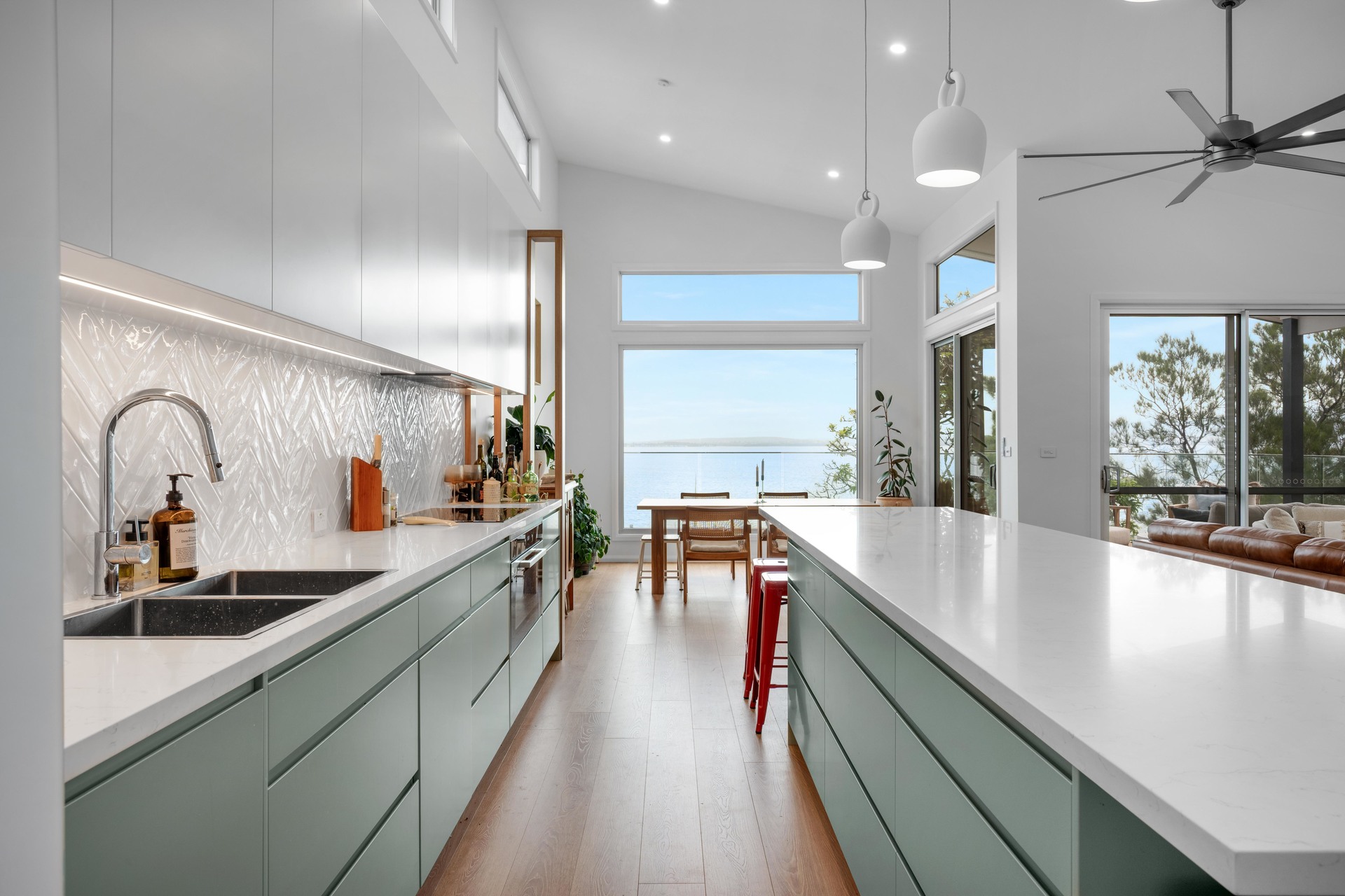 5 NORTHCLIFFE DRIVE, Lake Heights NSW 2502 - Image 2