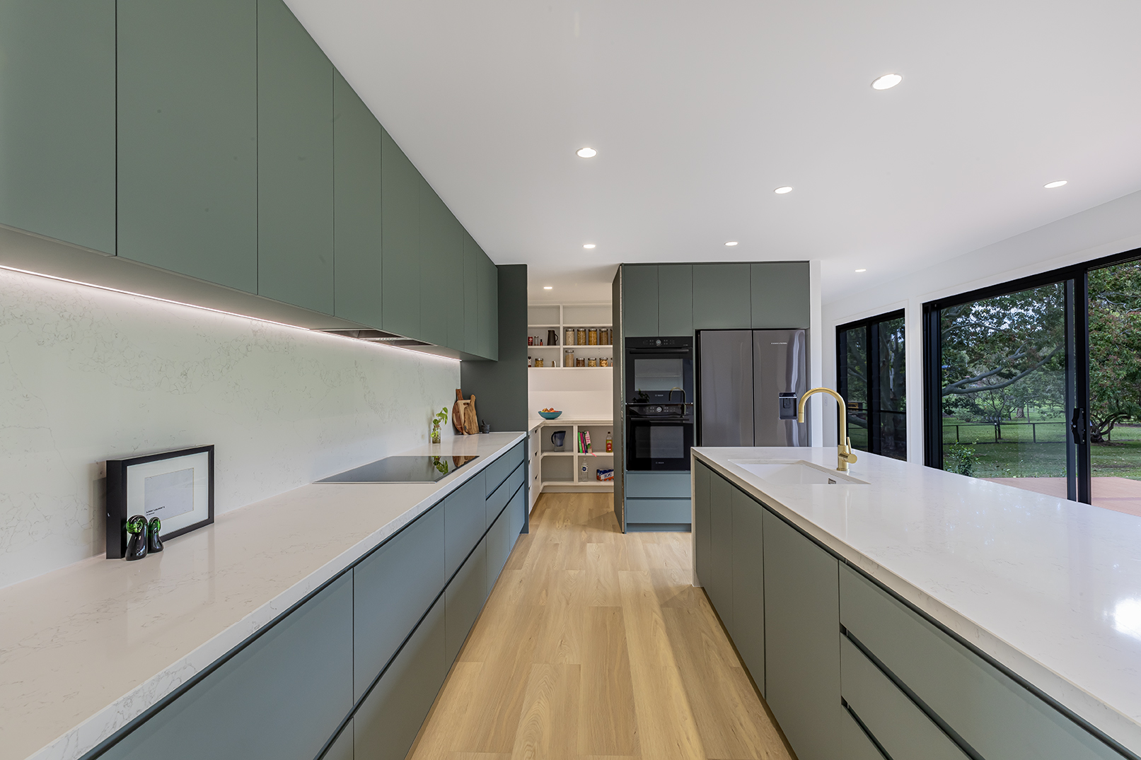 21 RIVERSDALE ROAD, Oxenford QLD 4210 - Image 8