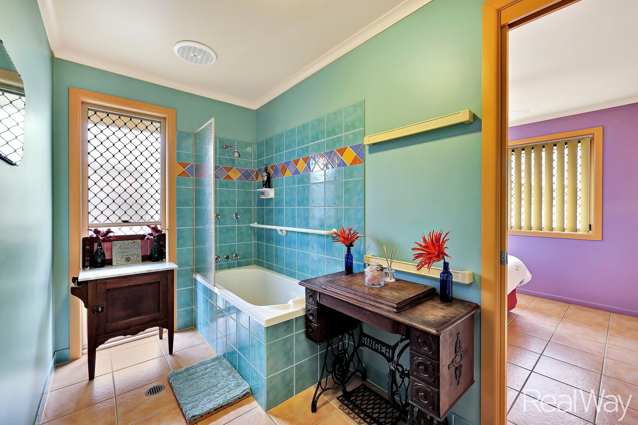 12 PORRAS COURT, Avenell Heights QLD 4670 - Image 8