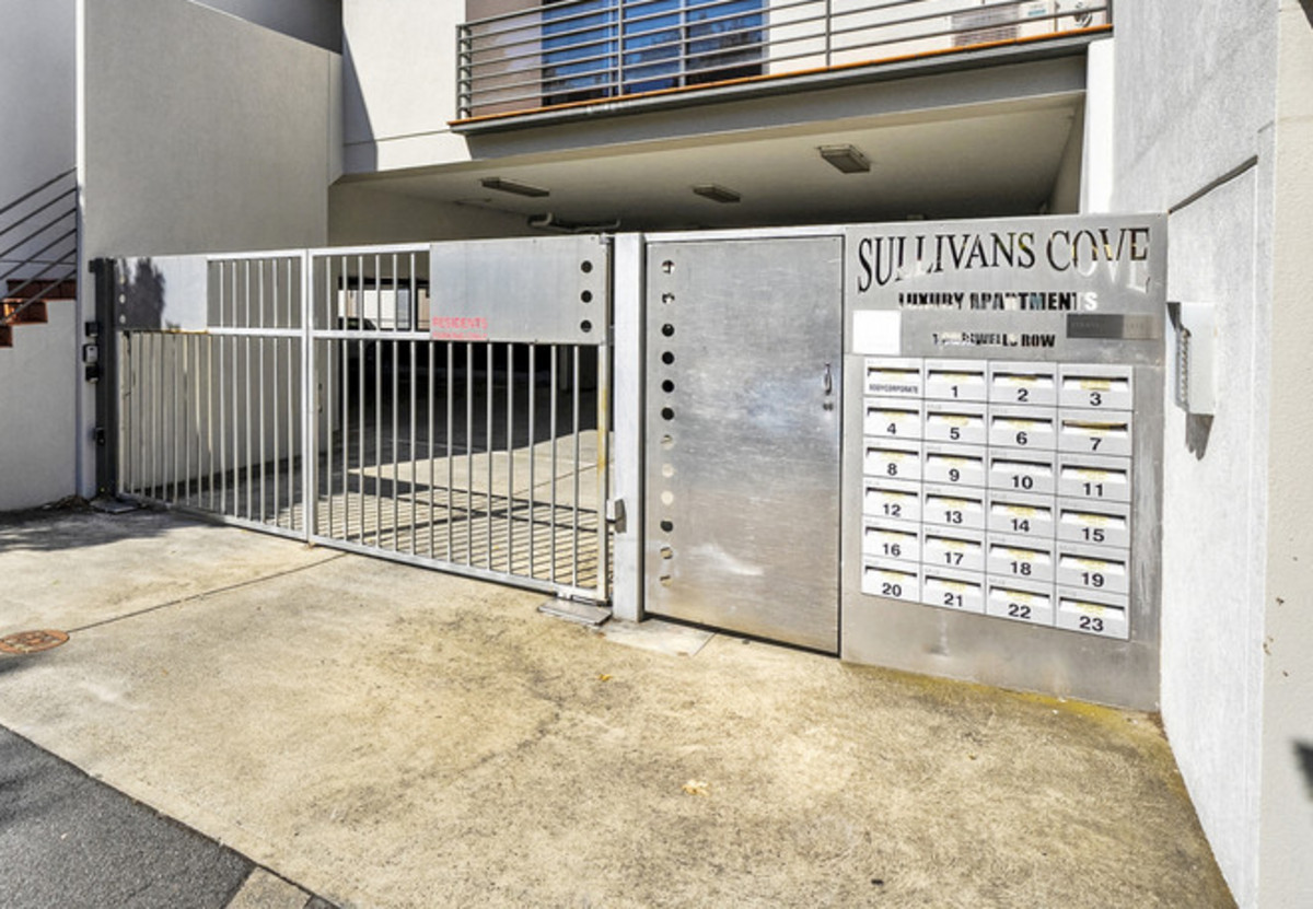 9 1 CRESWELLS ROW, HOBART TAS 7000 - Image 2