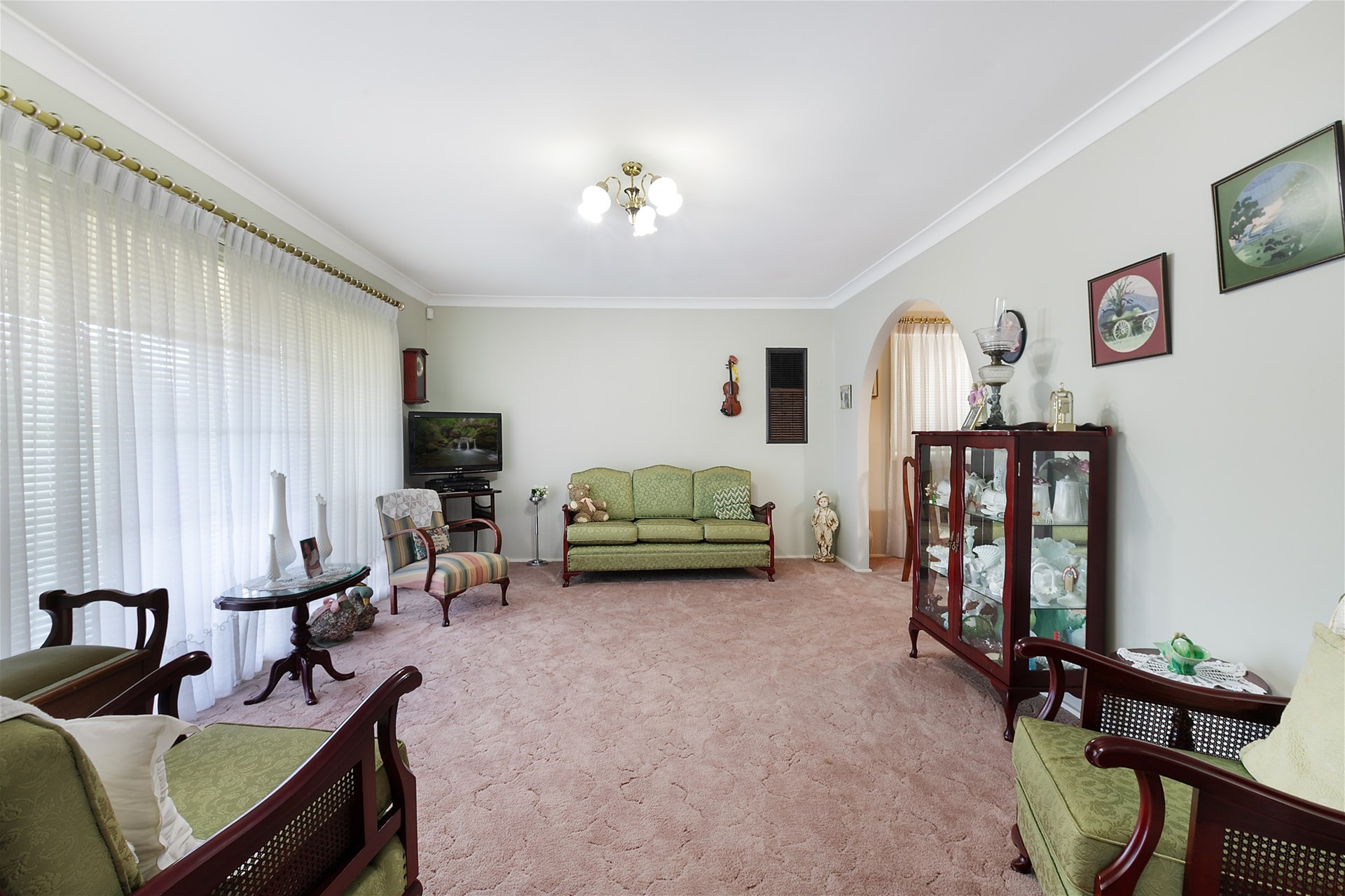 336 THE PARKWAY, Bradbury NSW 2560 - Image 2