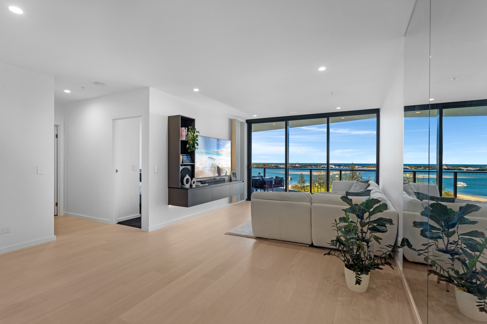 1106/180 Marine Parade, Labrador, Qld, 4215 - Image 5