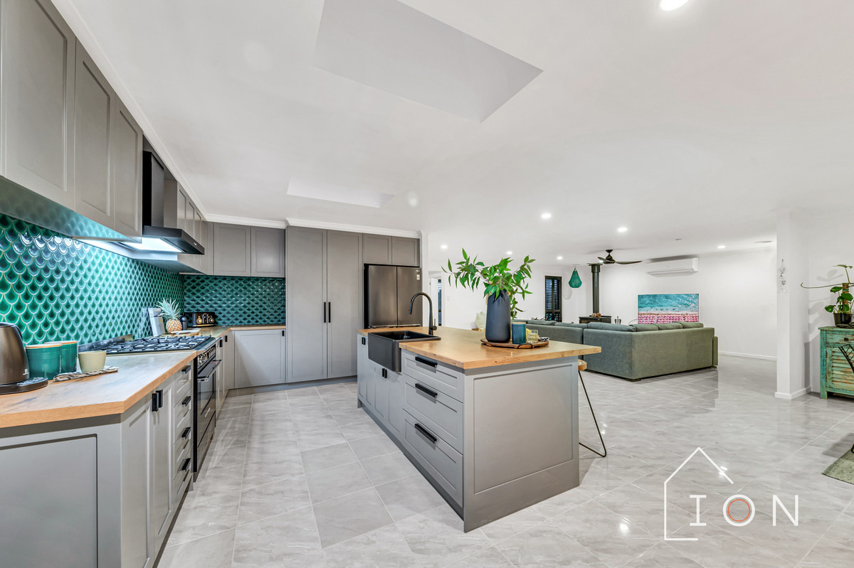2 FERNDOWN DRIVE, Cranbourne VIC 3977 - Image 9