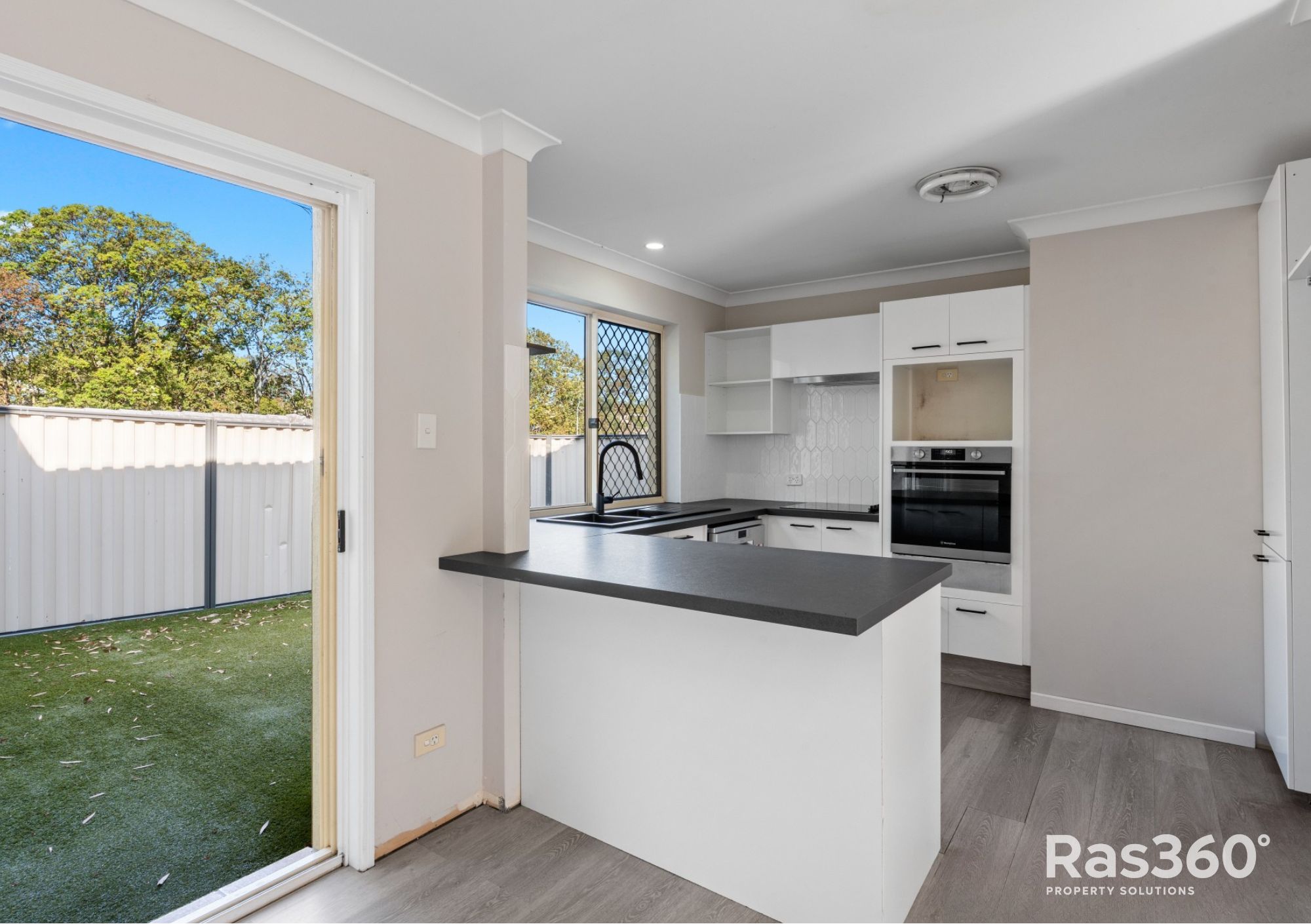 4/279 Cotlew Street West, Ashmore, Qld, 4214 - Image 3