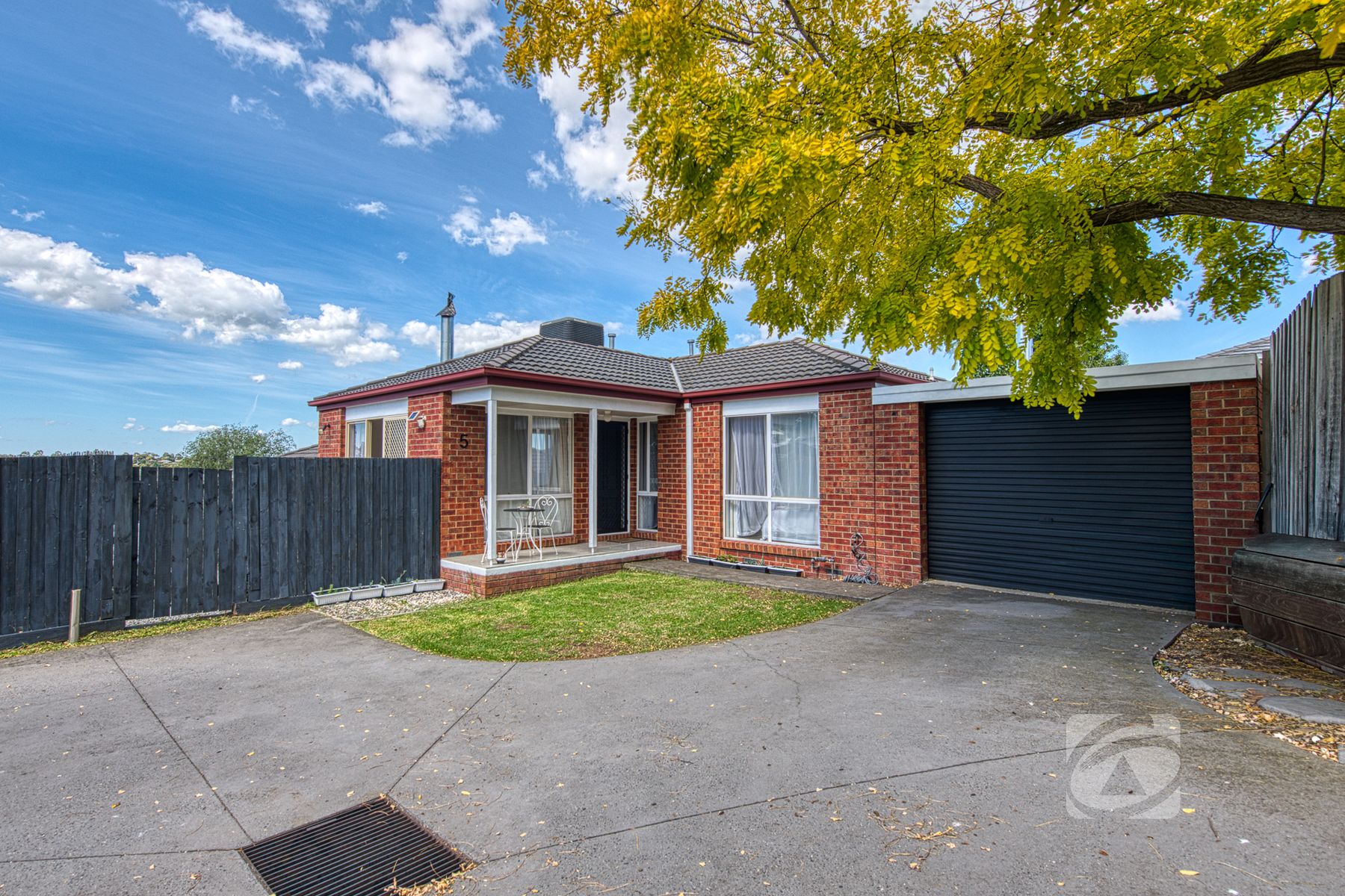 5 3 HALE PLACE, PAKENHAM VIC 3810 - Image 1
