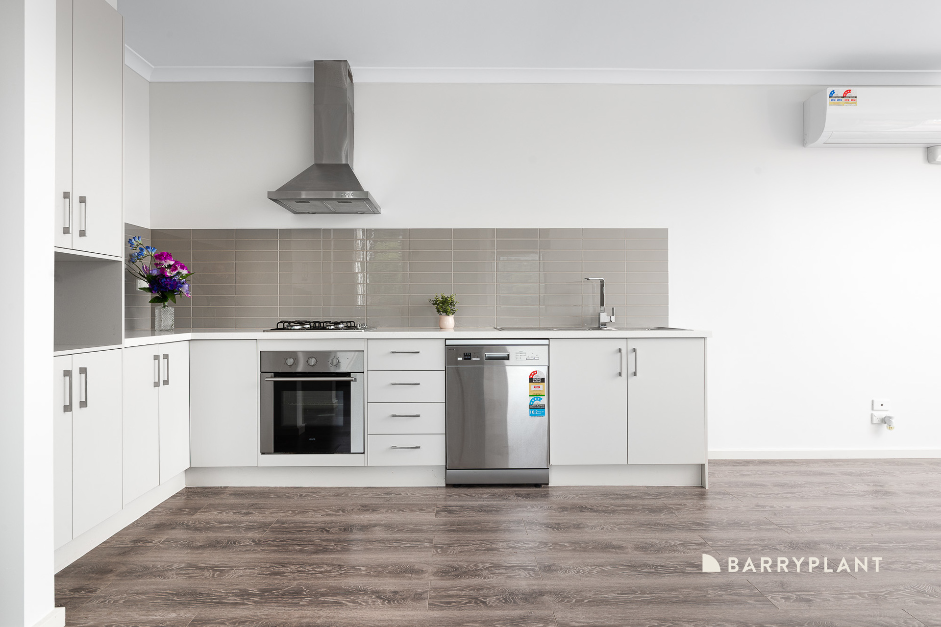 1 32 RUFUS STREET, EPPING VIC 3076 - Image 2