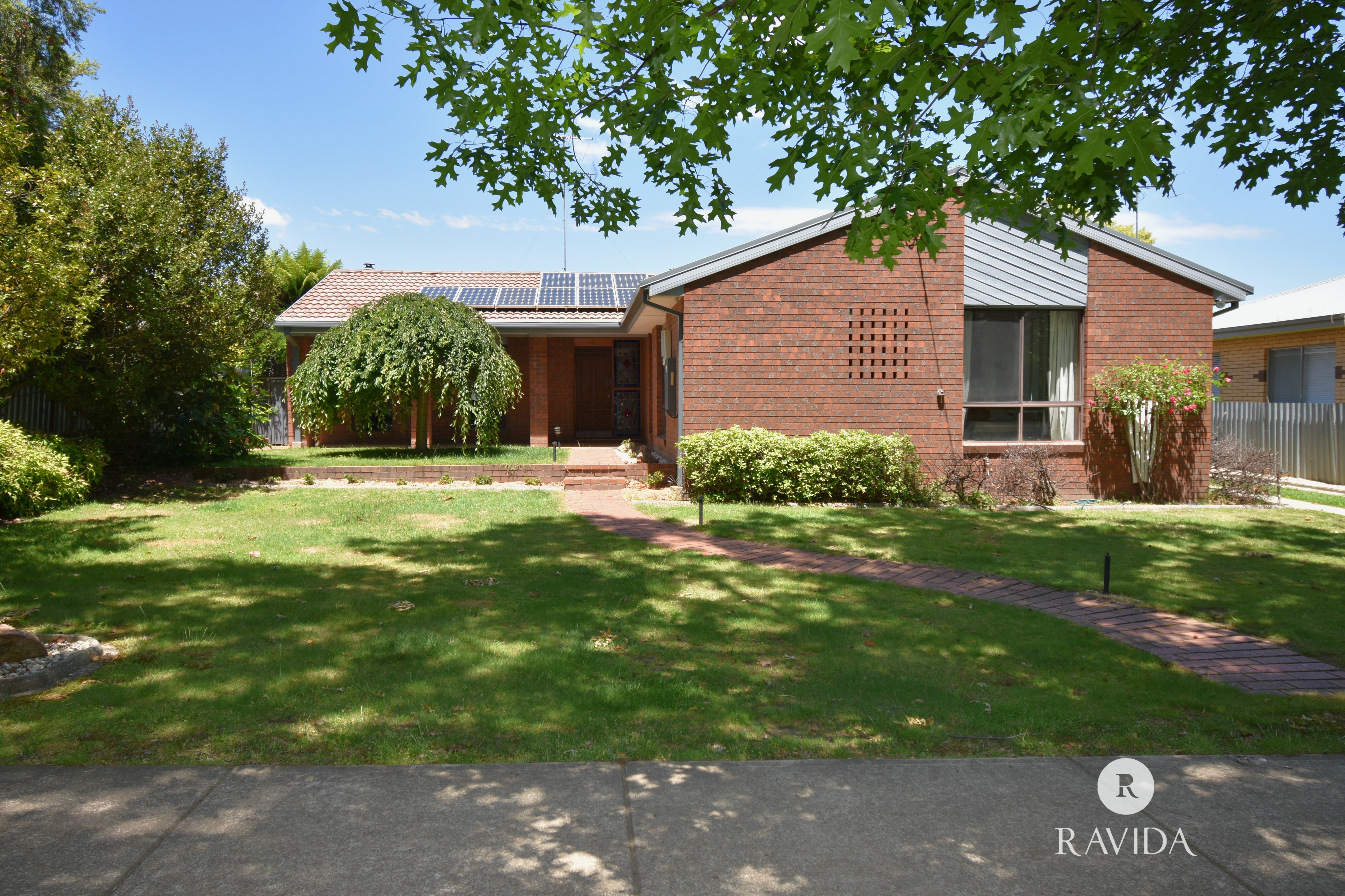 12 Victoria Road, Beechworth, VIC 3747 - Image 1