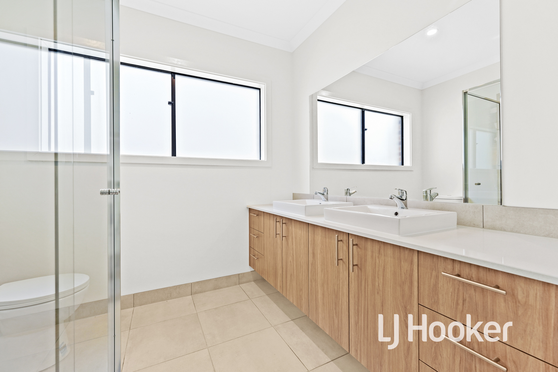 7 Maserati Way, Cranbourne East, VIC 3977 - Image 10