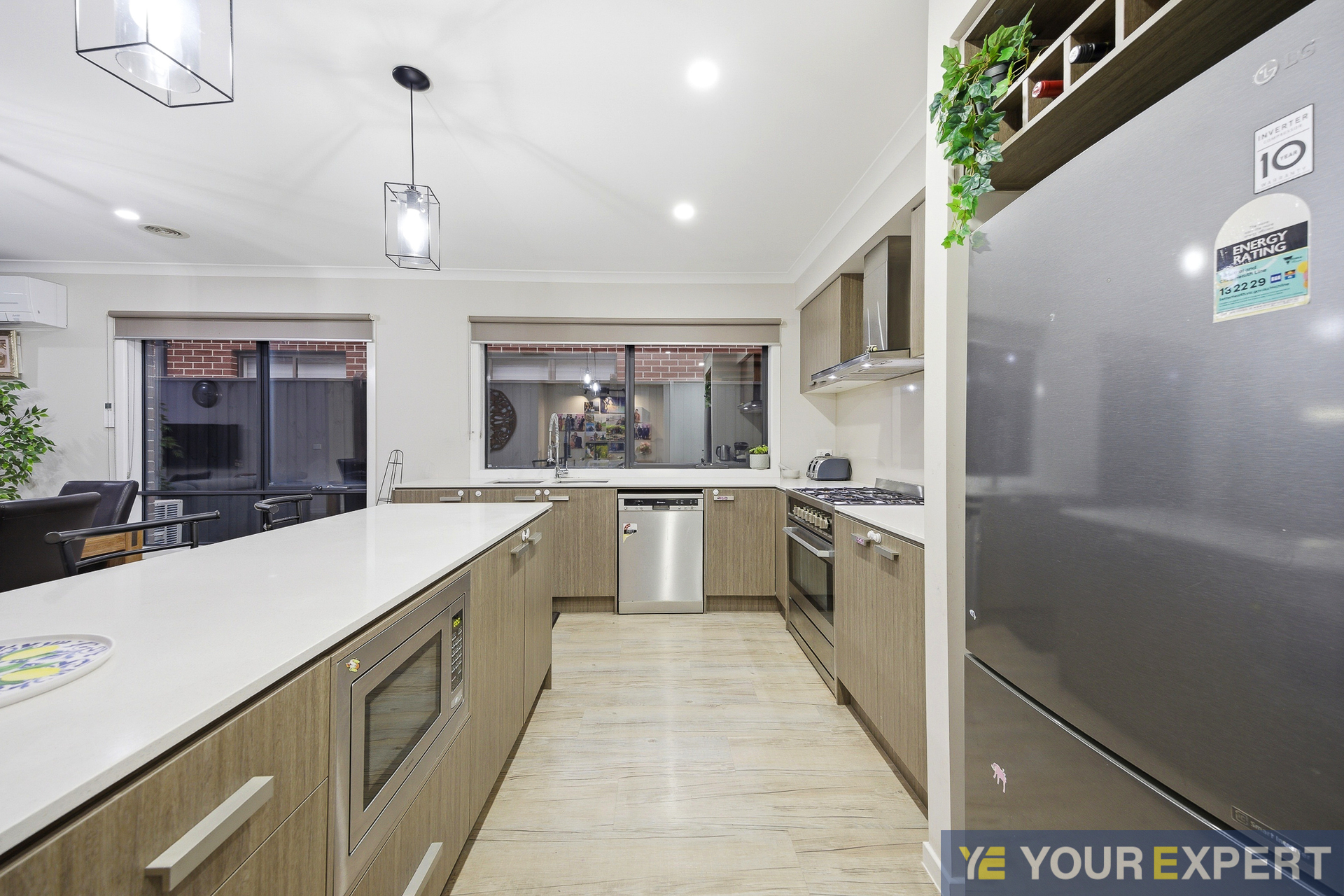 100 DEORO PARADE, Clyde North VIC 3978 - Image 5