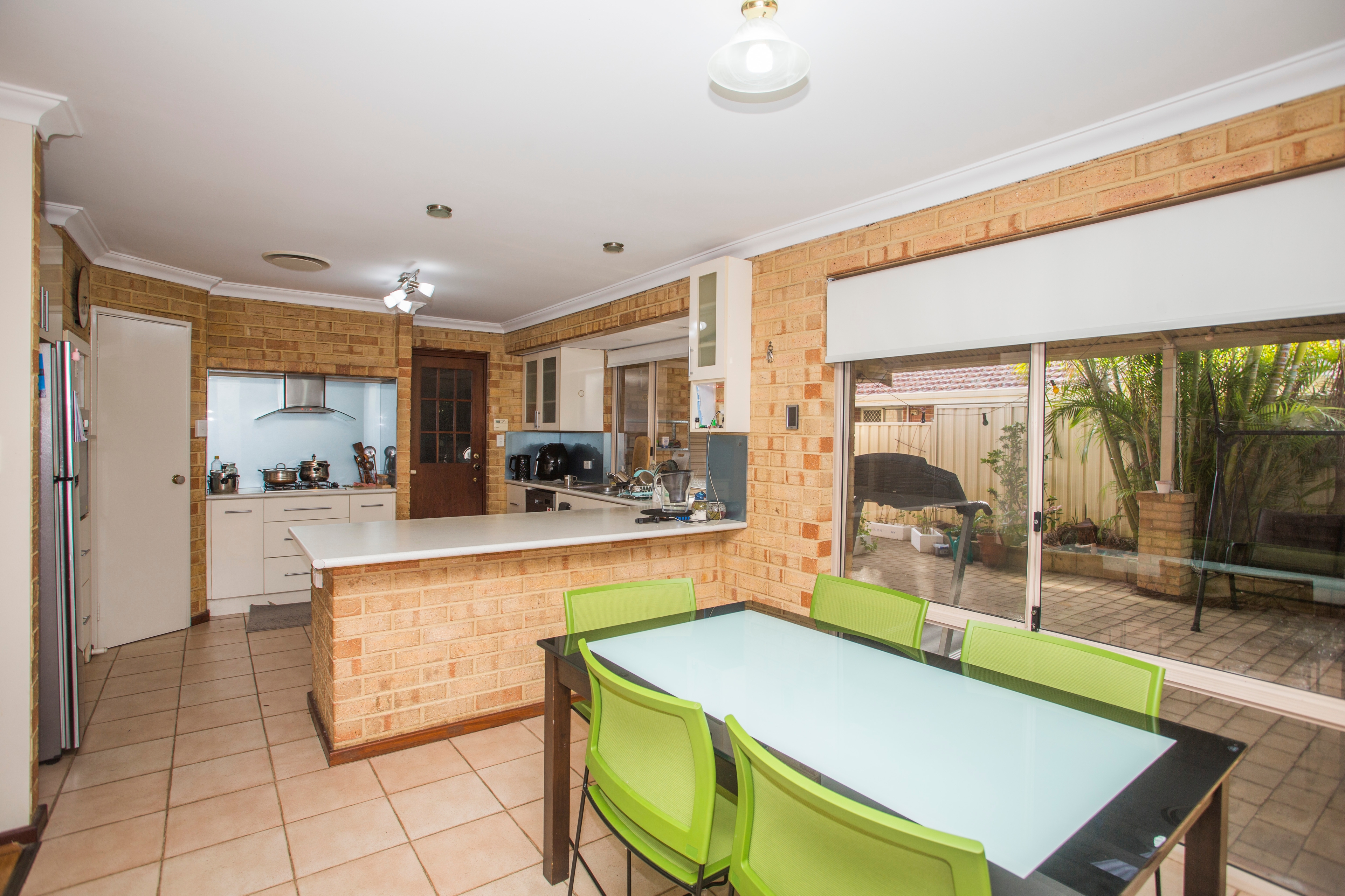 6 BURGANDY COURT, Thornlie WA 6108 - Image 2