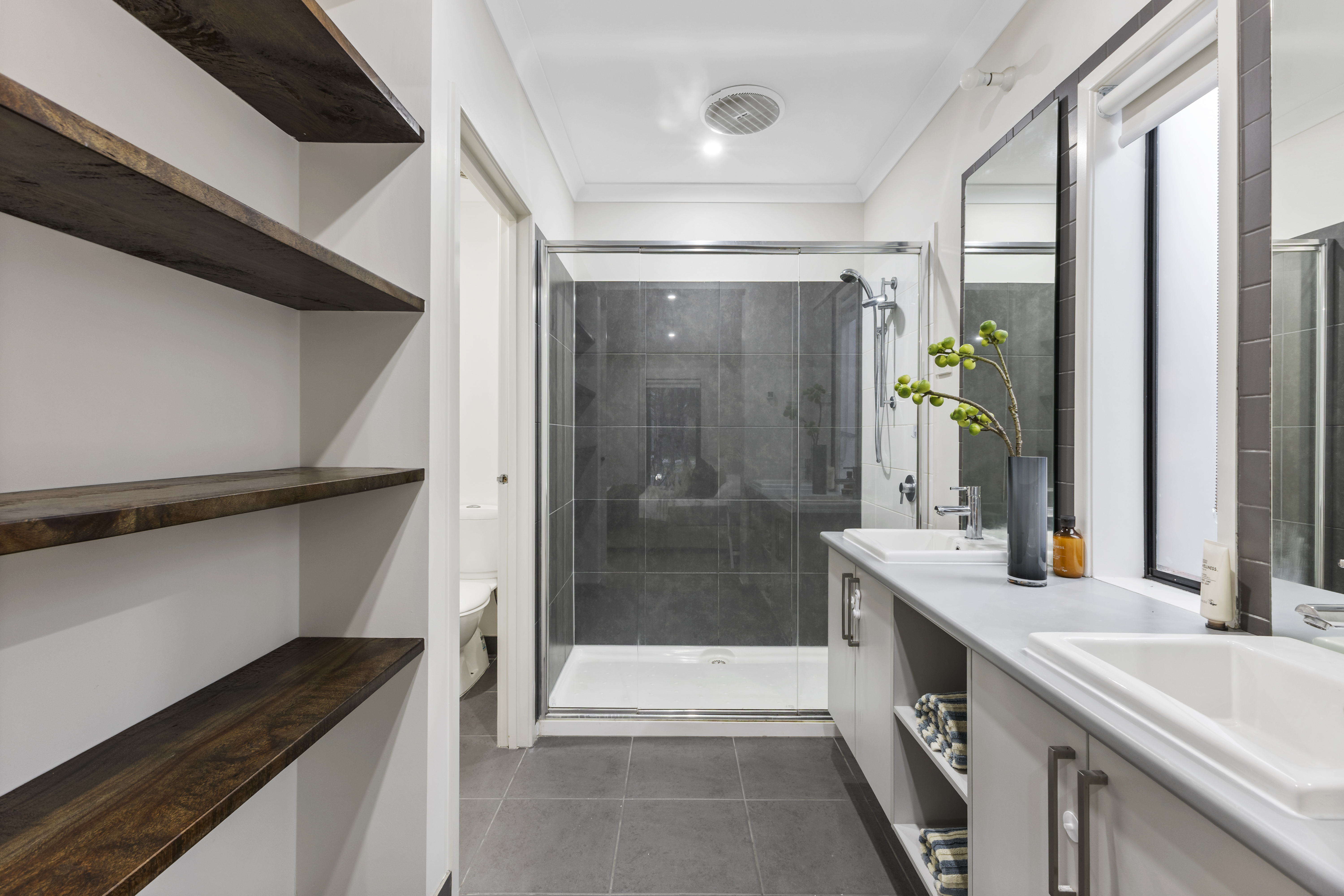 3-bedroom house at 35 THORNGROVE AVENUE, Craigieburn VIC 3064, Hume, Victoria