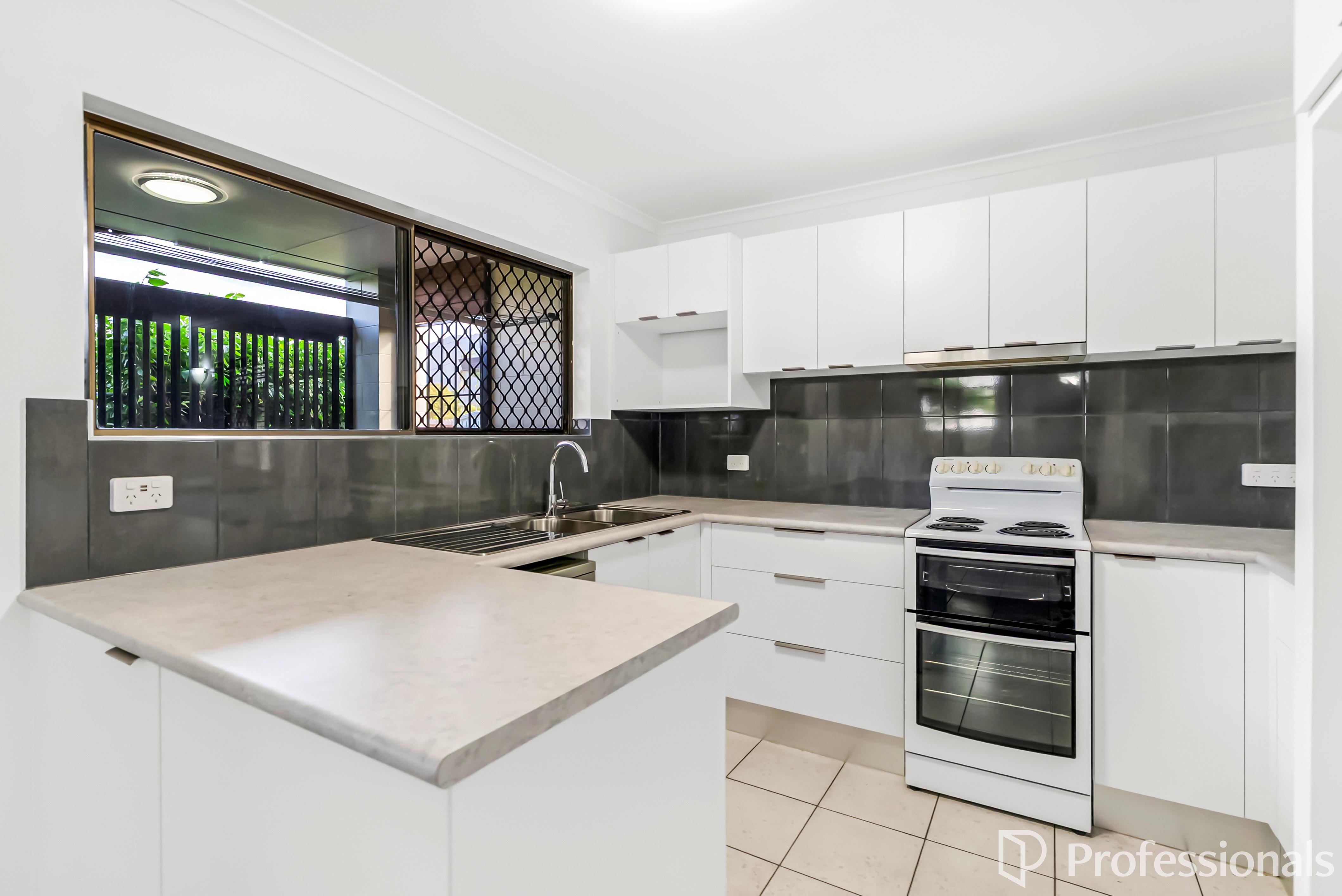 4 18 JENSEN STREET, MANOORA QLD 4870 - Image 1