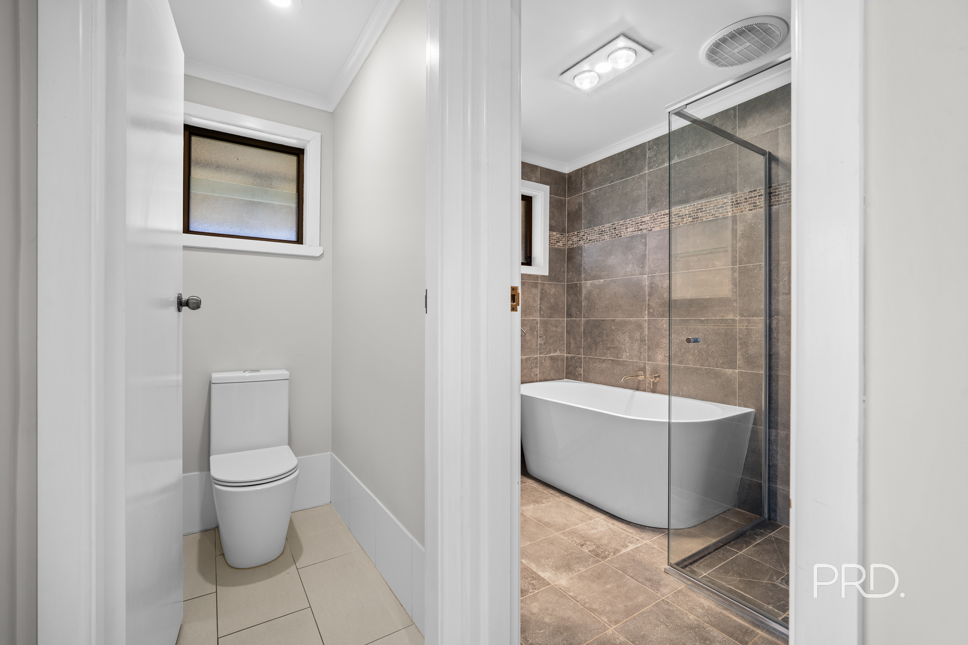21 Pinaroo Drive, Glenfield Park, NSW 2650 - Image 6