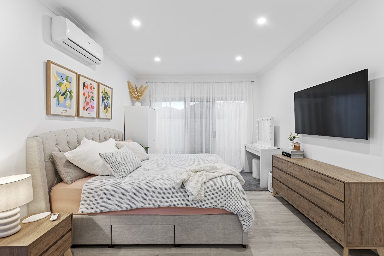 6-bedroom house at 8 Sugarloaf Grove, Werribee, VIC 3030, Wyndham, Victoria