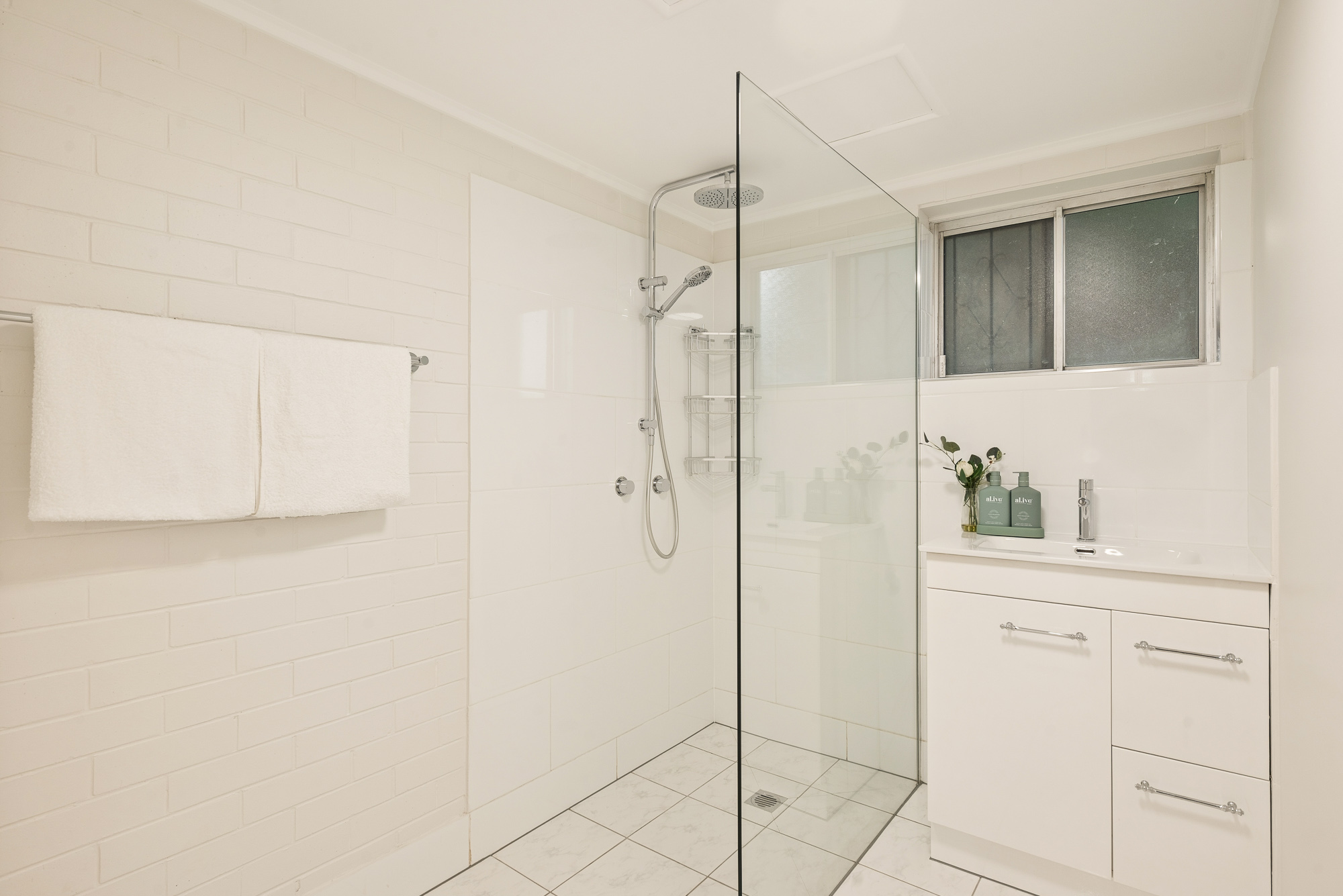 5-bedroom house at 35 Benbow Street, Tarragindi, QLD 4121, Brisbane, Queensland