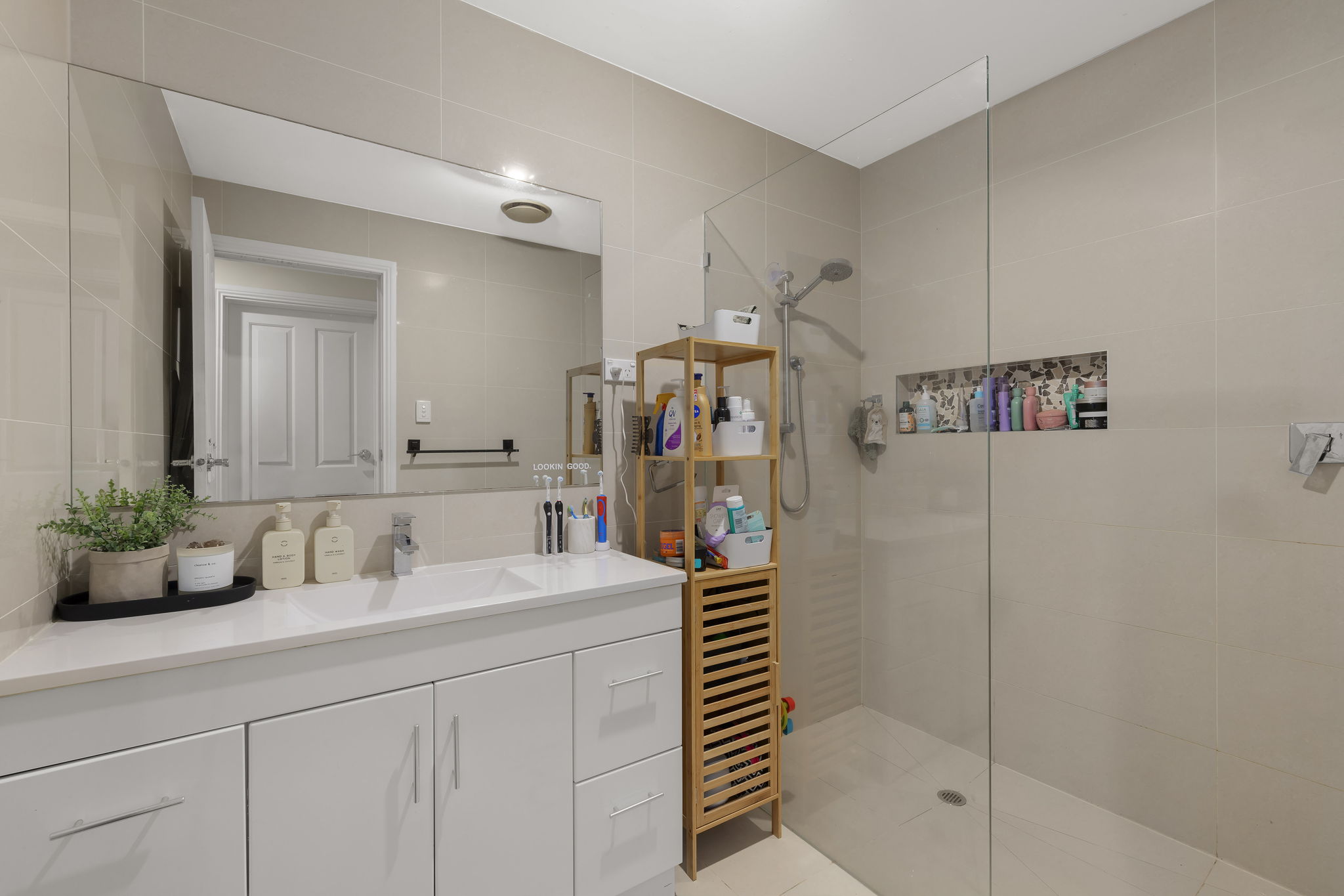 11 Grenda Drive, Mill Park, VIC 3082 - Image 6