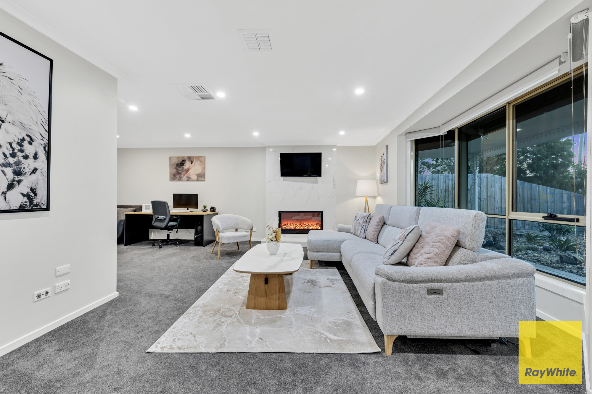 18 TOWNVILLE CRESCENT, Hoppers Crossing VIC 3029 - Image 4