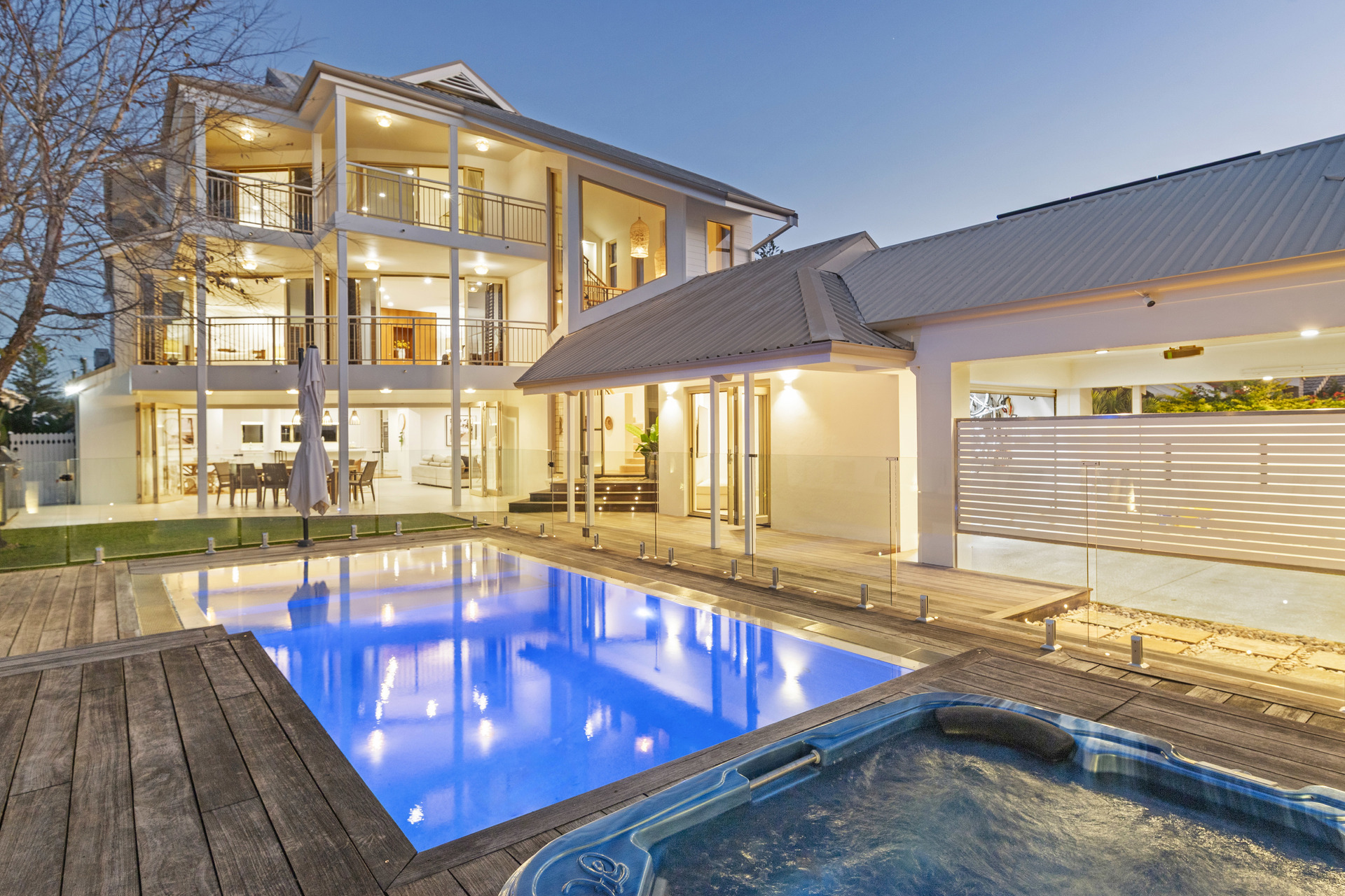 22 HILDA STREET, Mermaid Beach QLD 4218 - Image 1