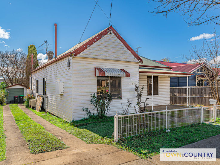 211 BROWN STREET, Armidale NSW 2350 - Image 2