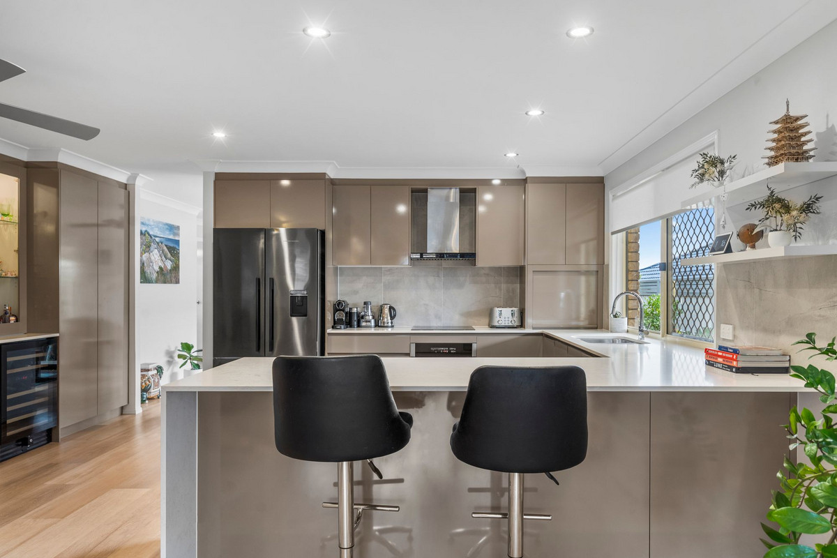 8 MURDOCK PLACE, Wakerley QLD 4154 - Image 4