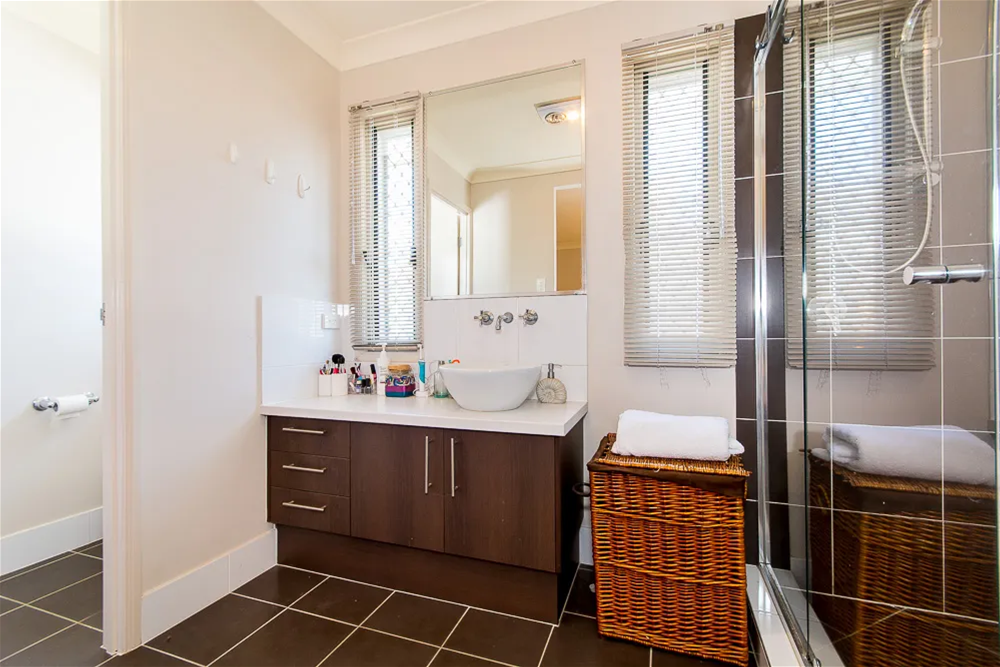 52 CARIBOU CRESCENT, Fitzgibbon QLD 4018 - Image 8