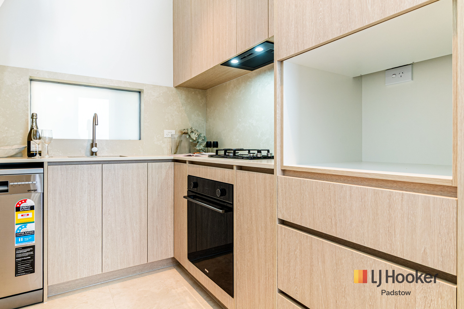 6-bedroom unit at 31 Faraday Road, Padstow, NSW 2211, Canterbury-Bankstown, New South Wales