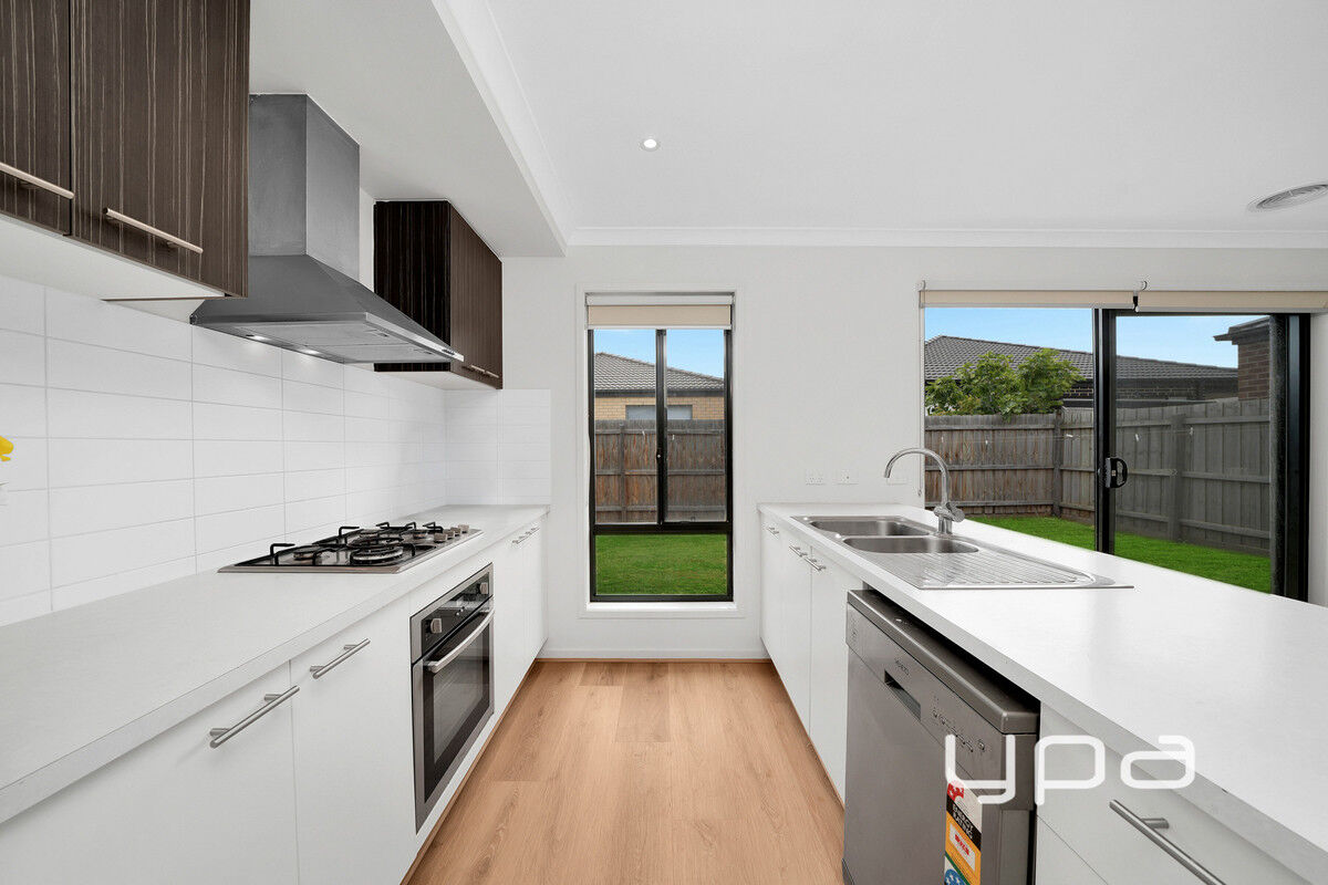 3-bedroom house at 10 Komodo Drive, Tarneit, VIC 3029, Wyndham, Victoria