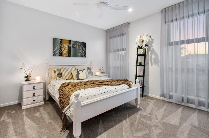 5-bedroom house at 4 Edgewater Place, Helensvale, QLD 4212, Gold Coast, Queensland