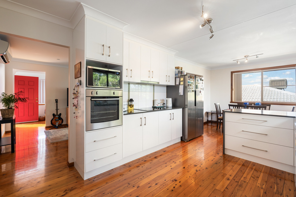 8 BARRYMOUNT CRESCENT, Mount Lofty QLD 4350 - Image 5