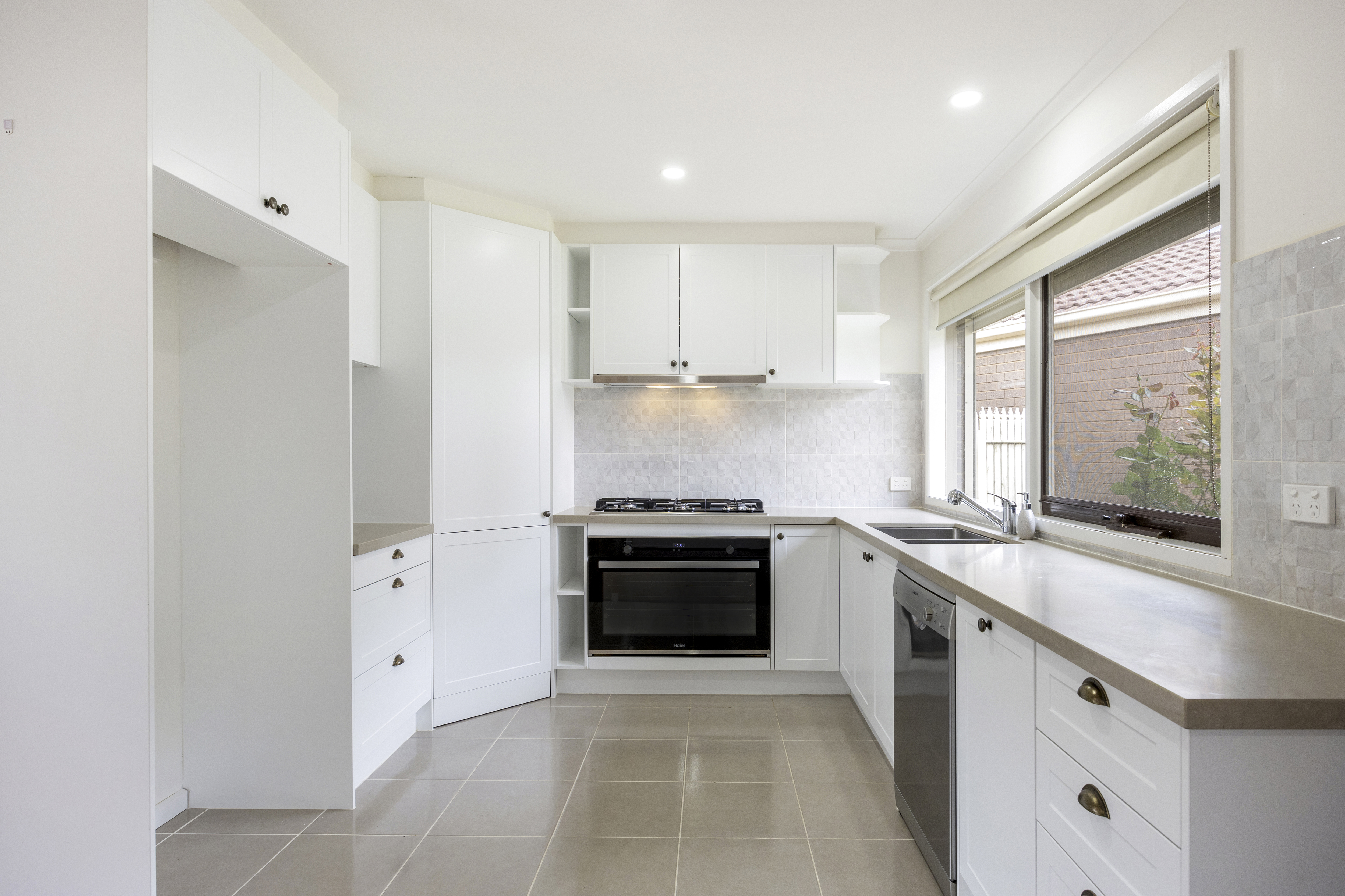 154 WARADGERY DRIVE, Rowville VIC 3178 - Image 5