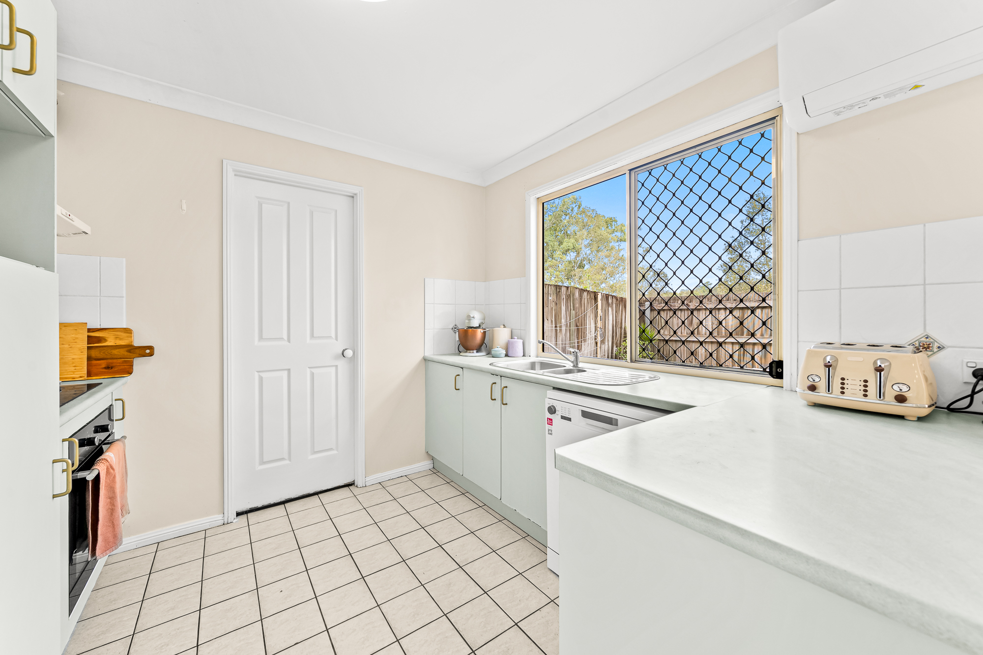 3-bedroom unit at 62 40 GLENEFER STREET, RUNCORN QLD 4113, Brisbane, Queensland