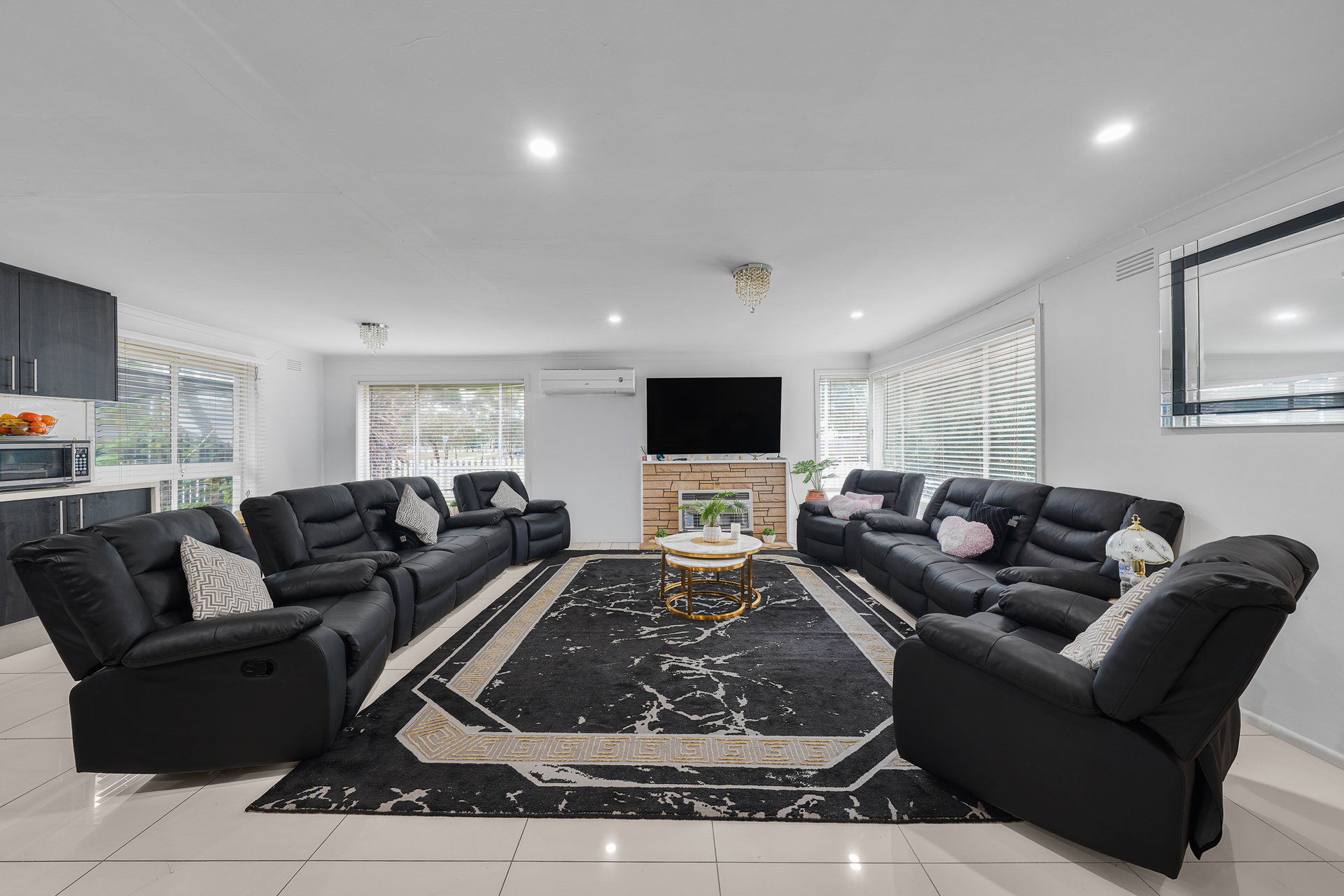 14 MOSSFIEL DRIVE, Hoppers Crossing VIC 3029 - Image 2
