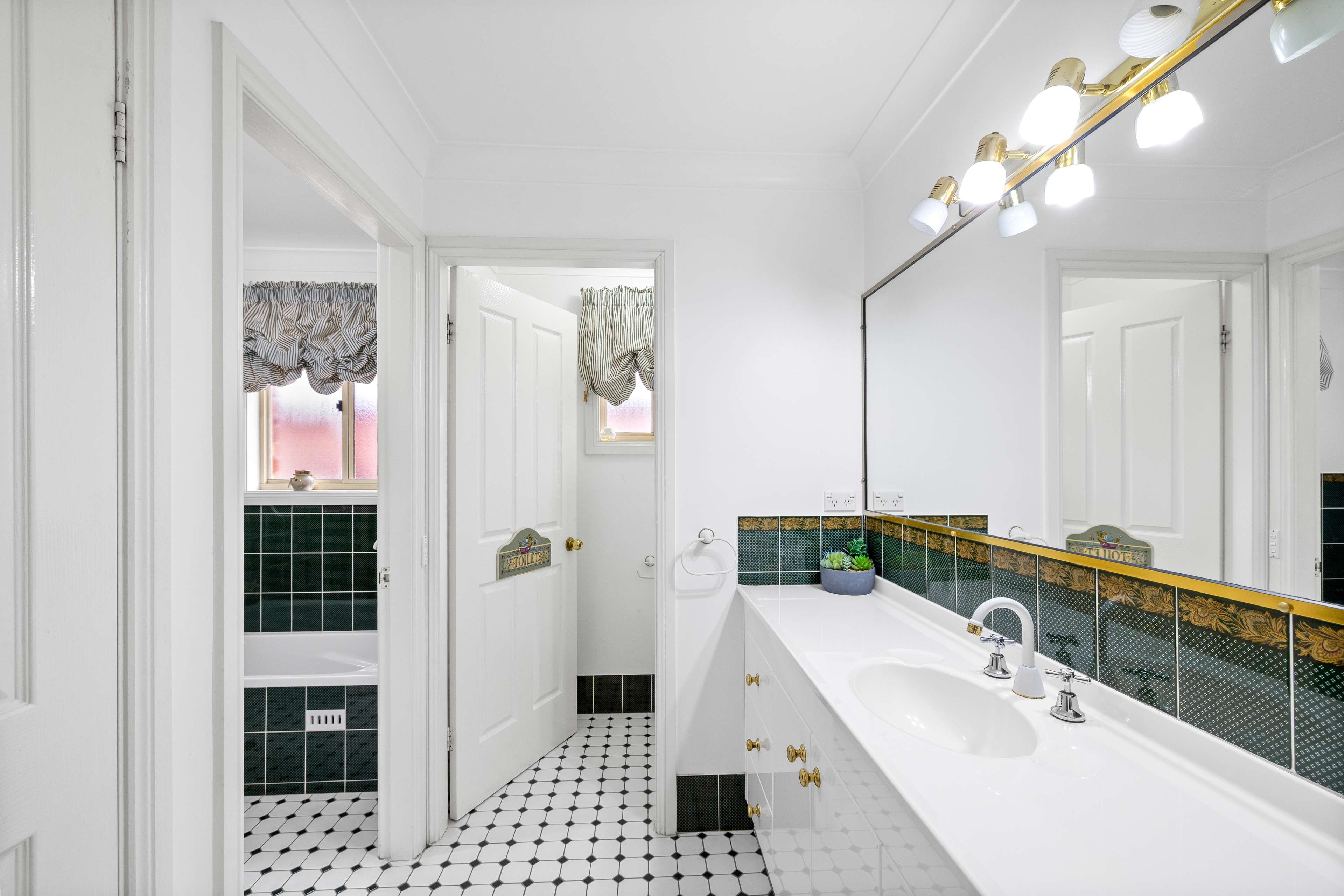 4-bedroom house at 3 Matilda Place, Hillvue, NSW 2340, Tamworth, New South Wales