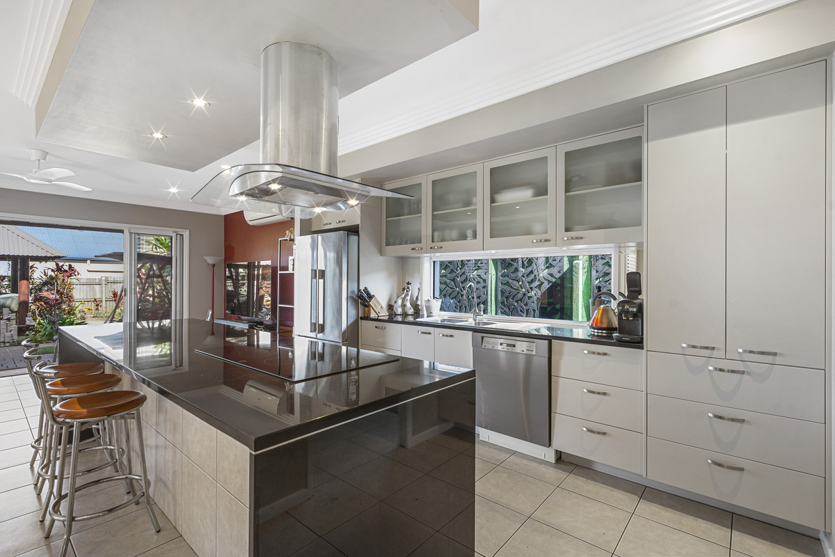 588 Oxley Avenue, Scarborough, QLD 4020 - Image 2